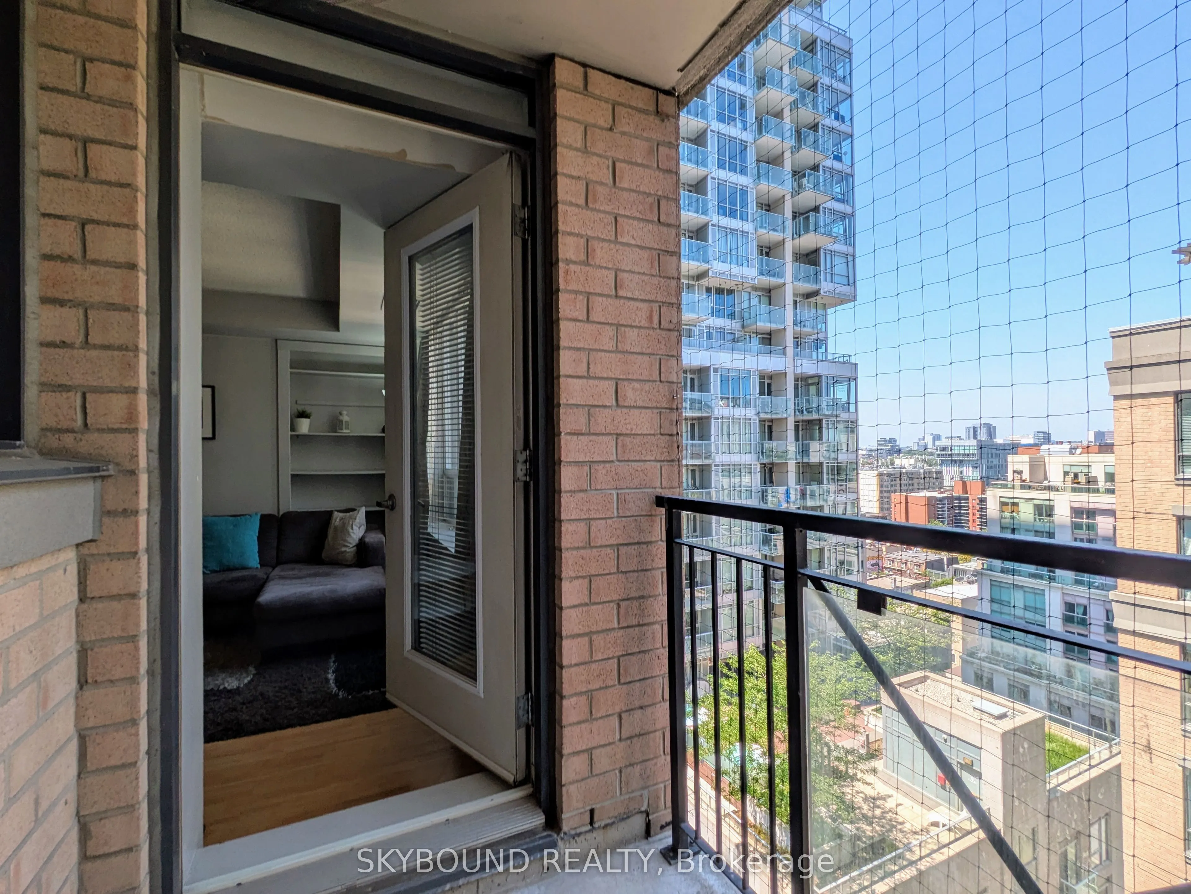 140 Simcoe Street, #PH1620