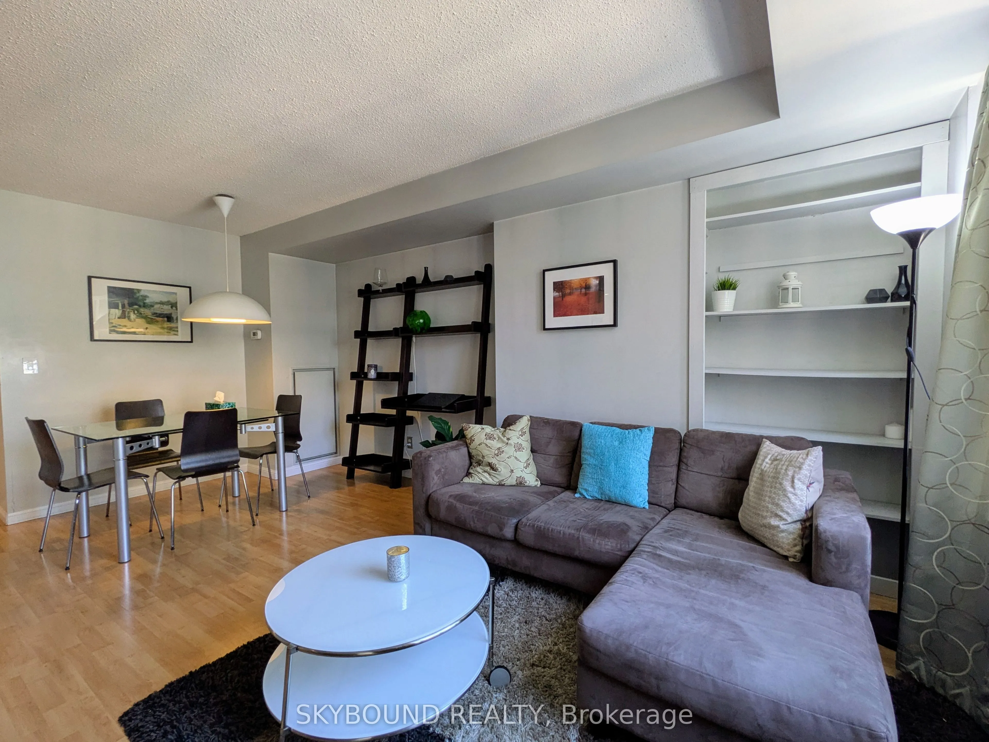 140 Simcoe Street, #PH1620
