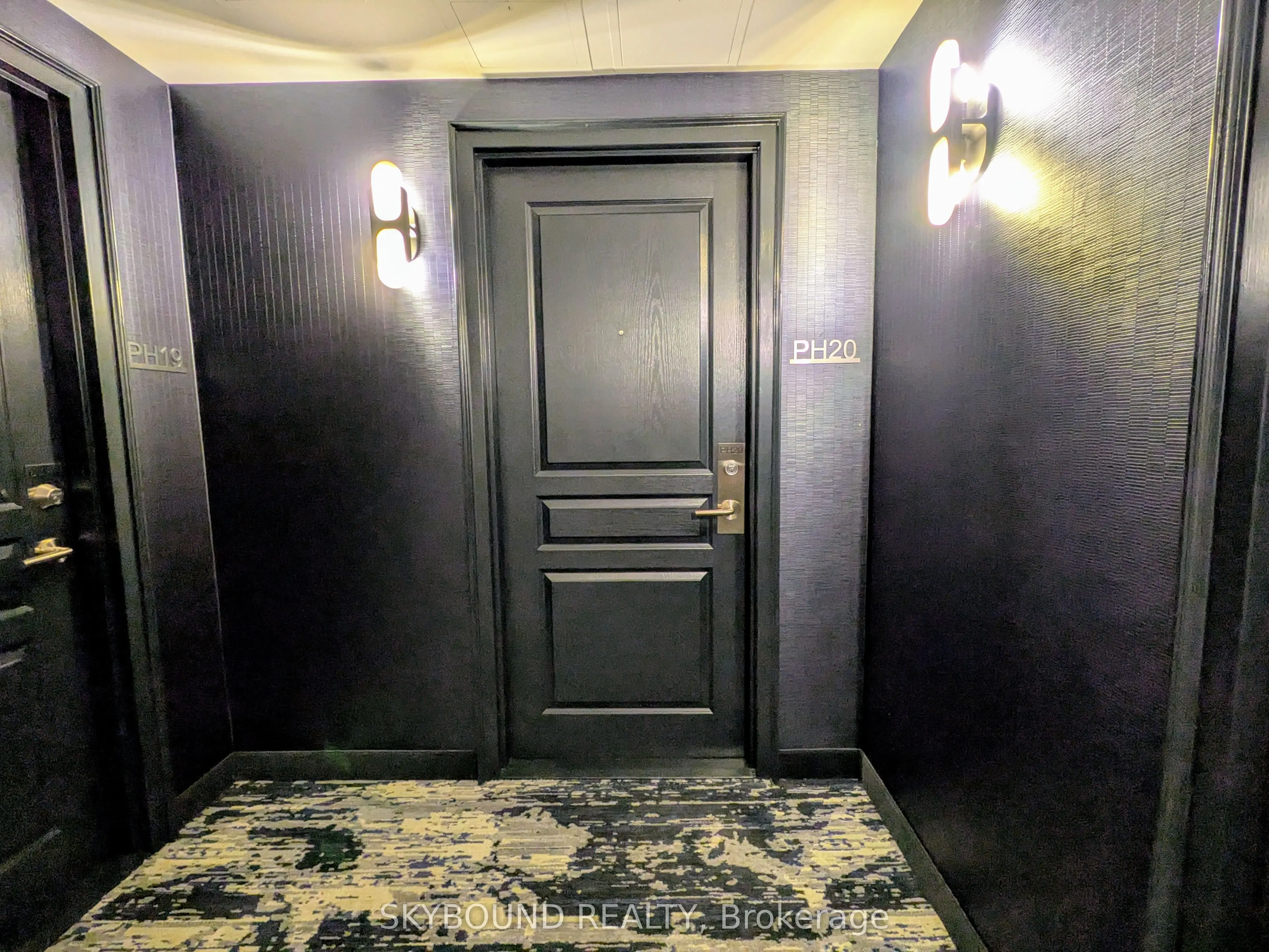 140 Simcoe Street, #PH1620