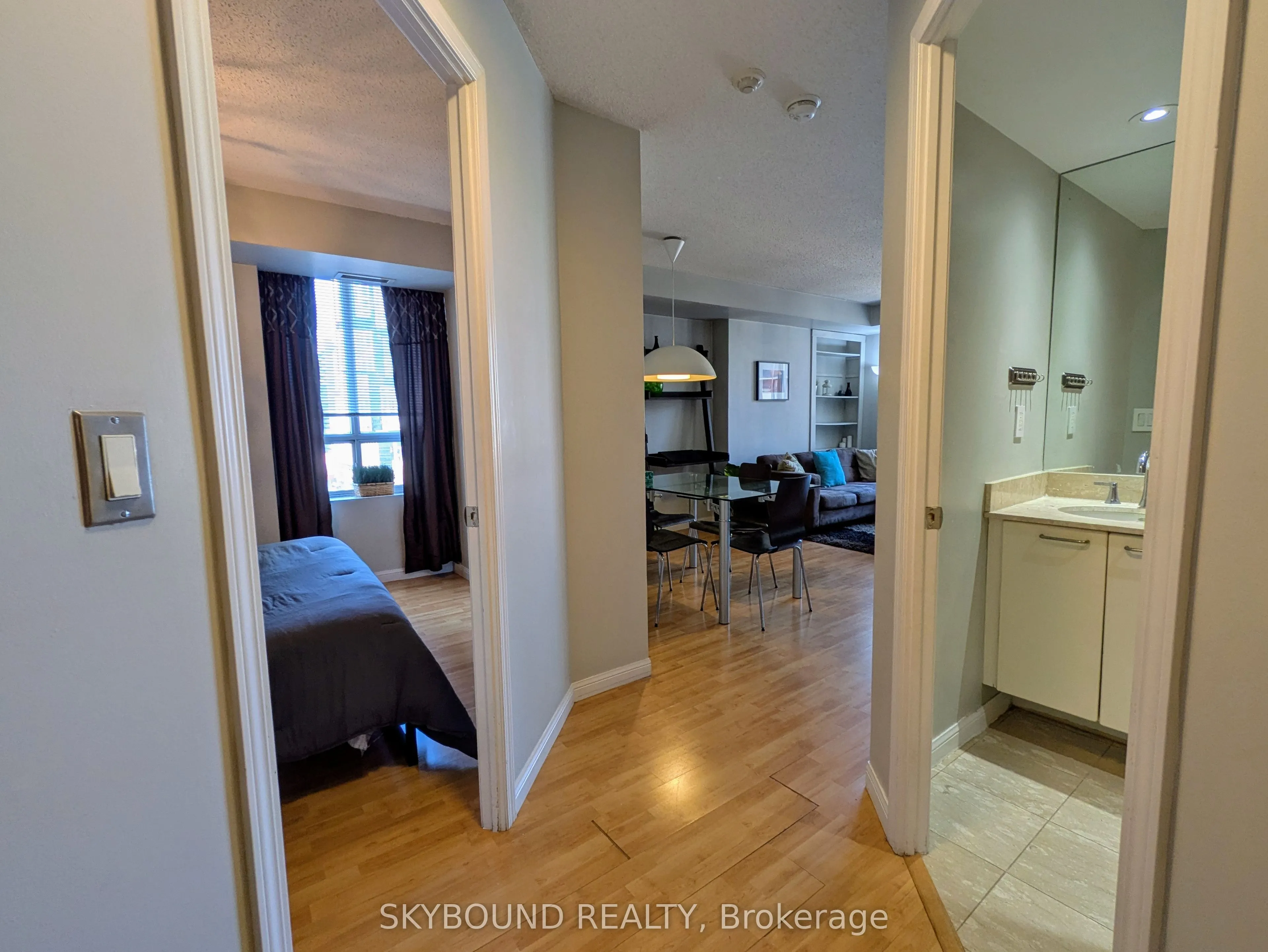 140 Simcoe Street, #PH1620