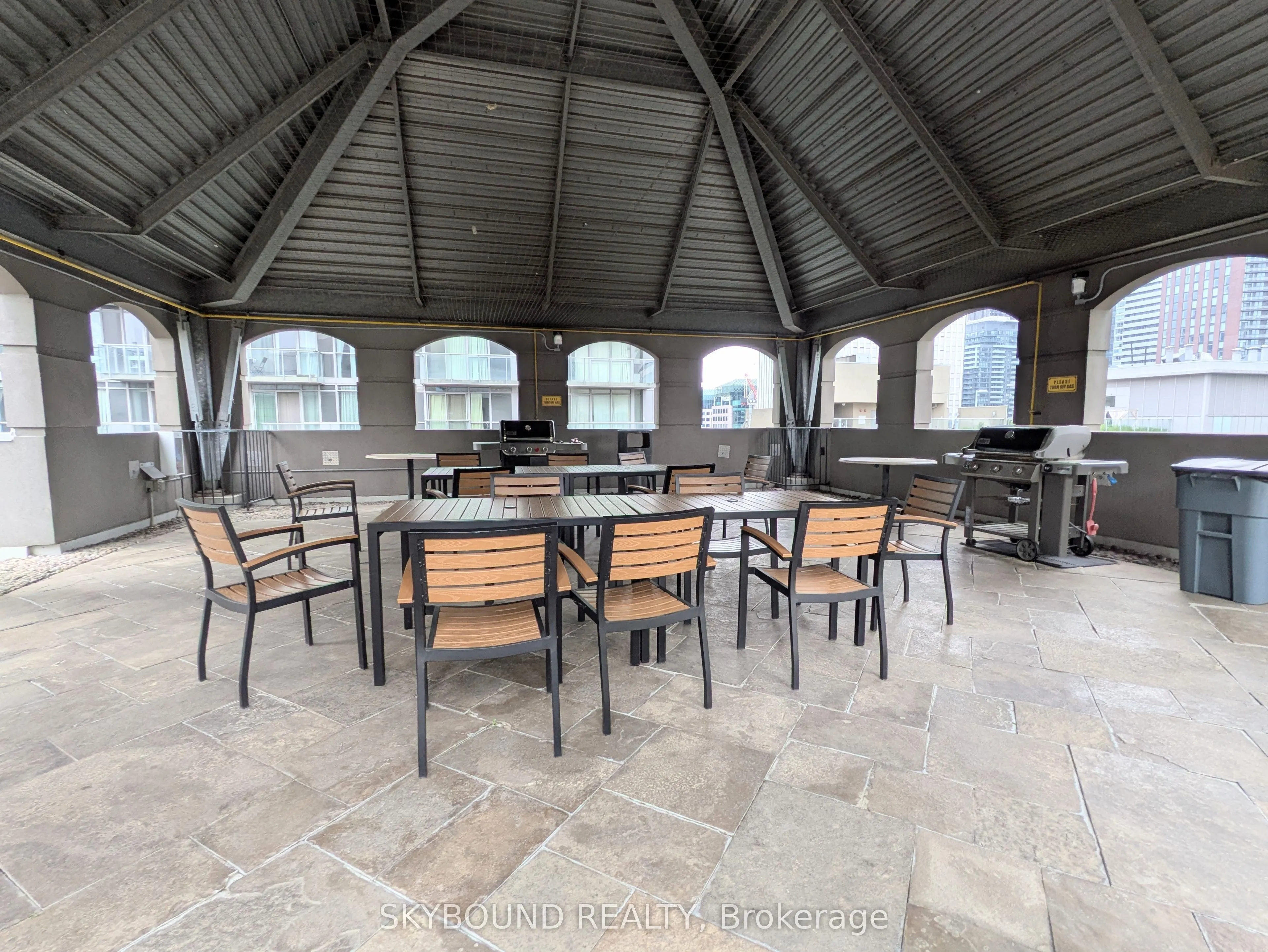 140 Simcoe Street, #PH1620