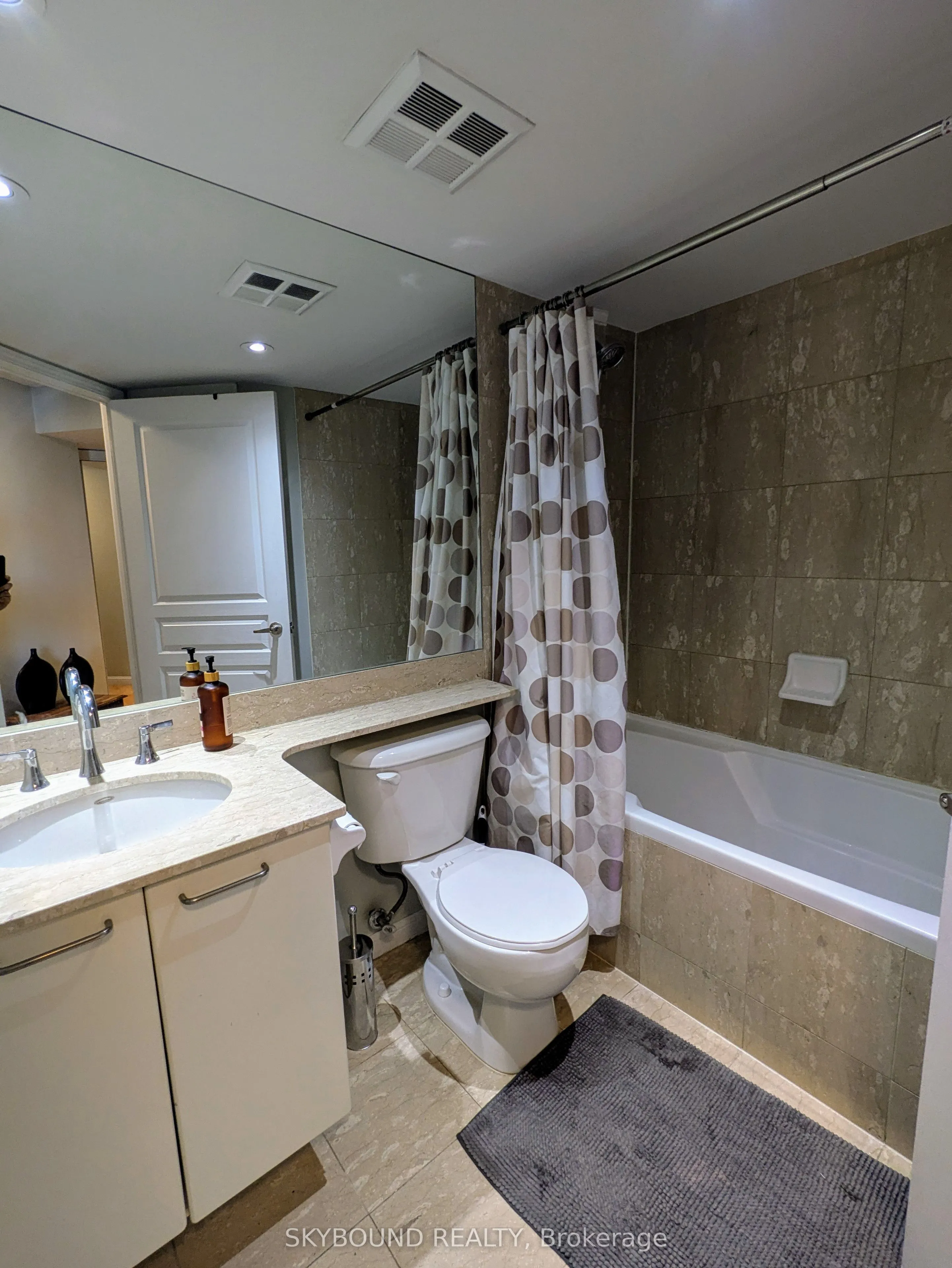 140 Simcoe Street, #PH1620