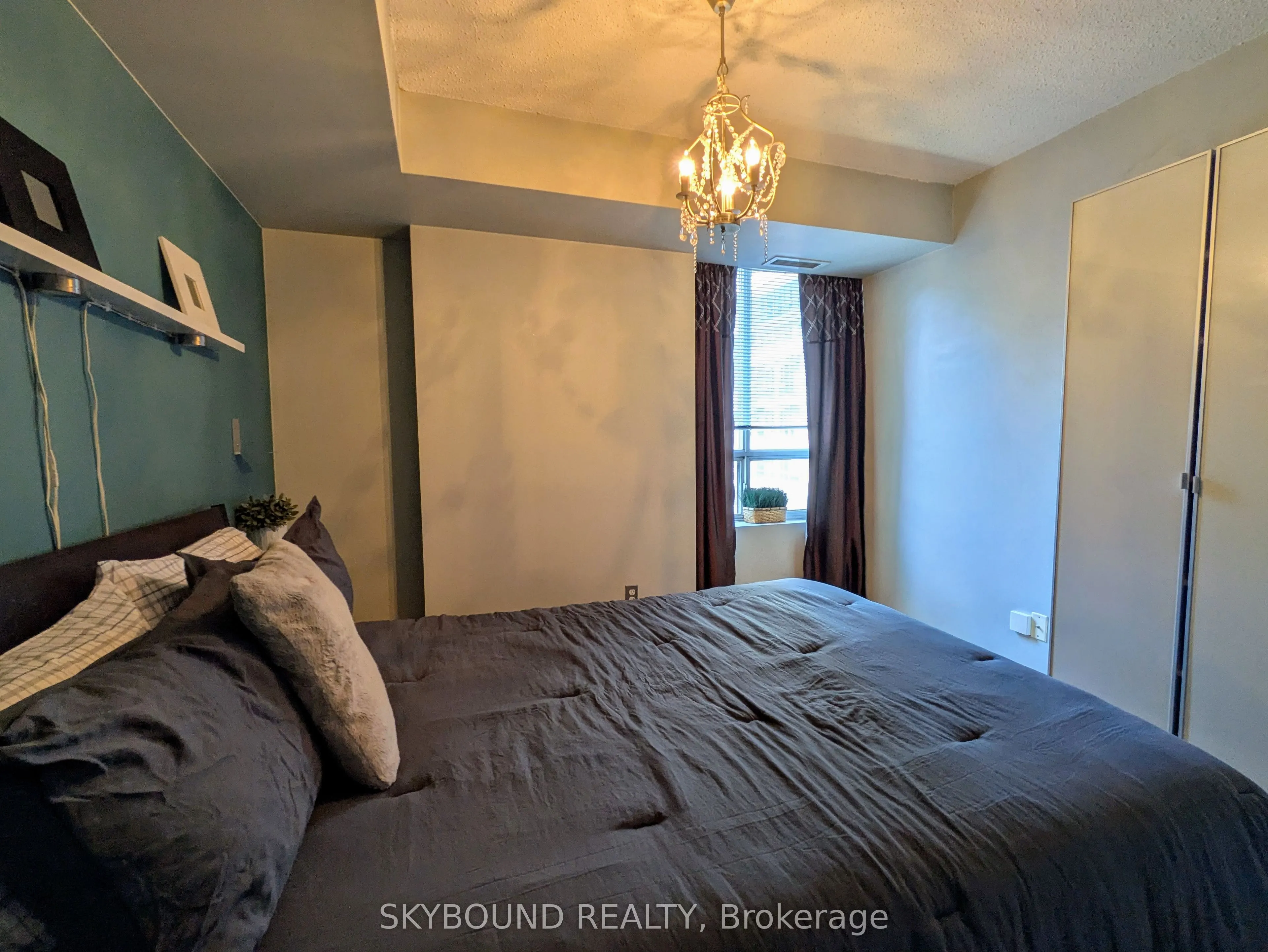 140 Simcoe Street, #PH1620