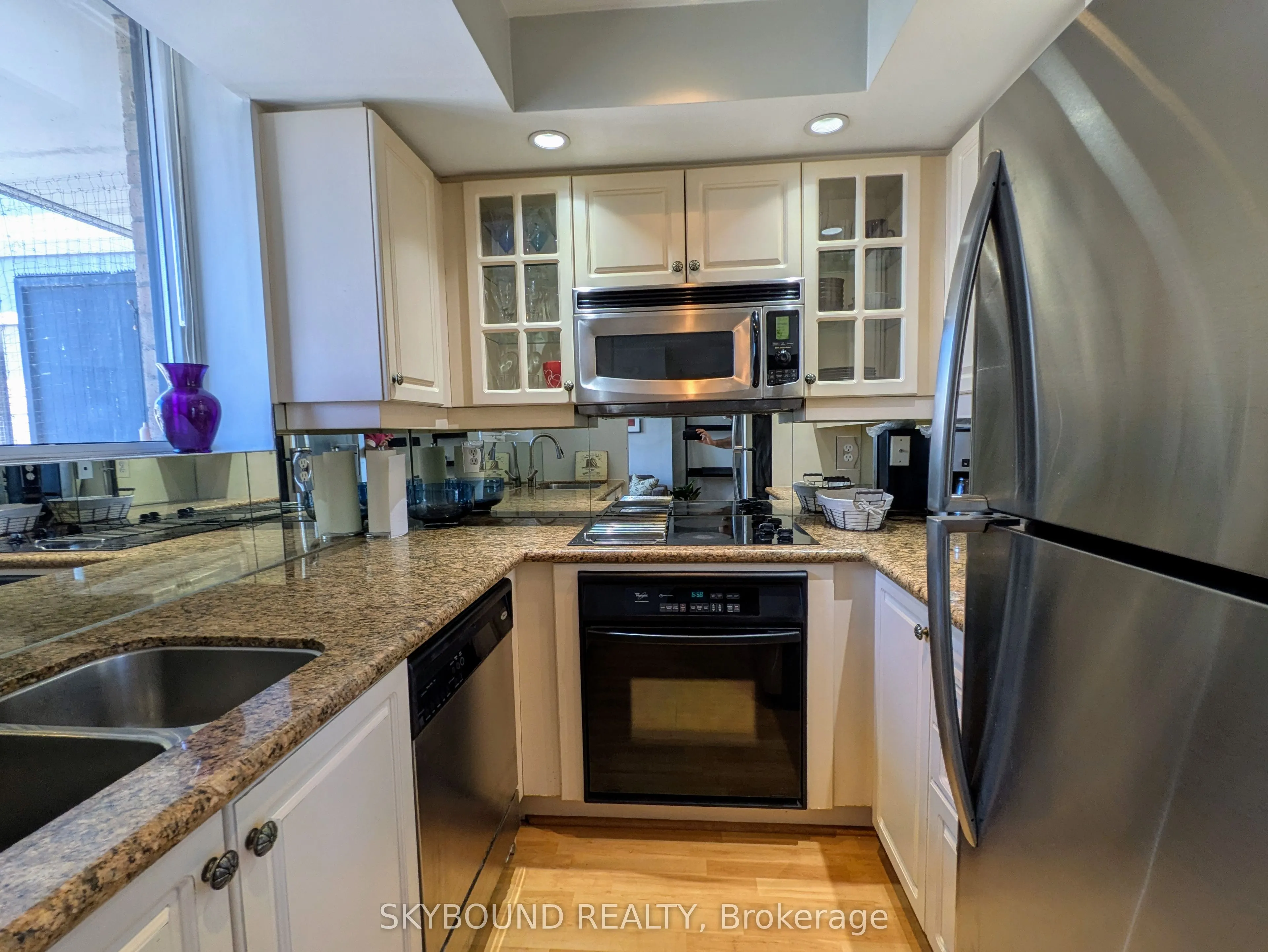 140 Simcoe Street, #PH1620
