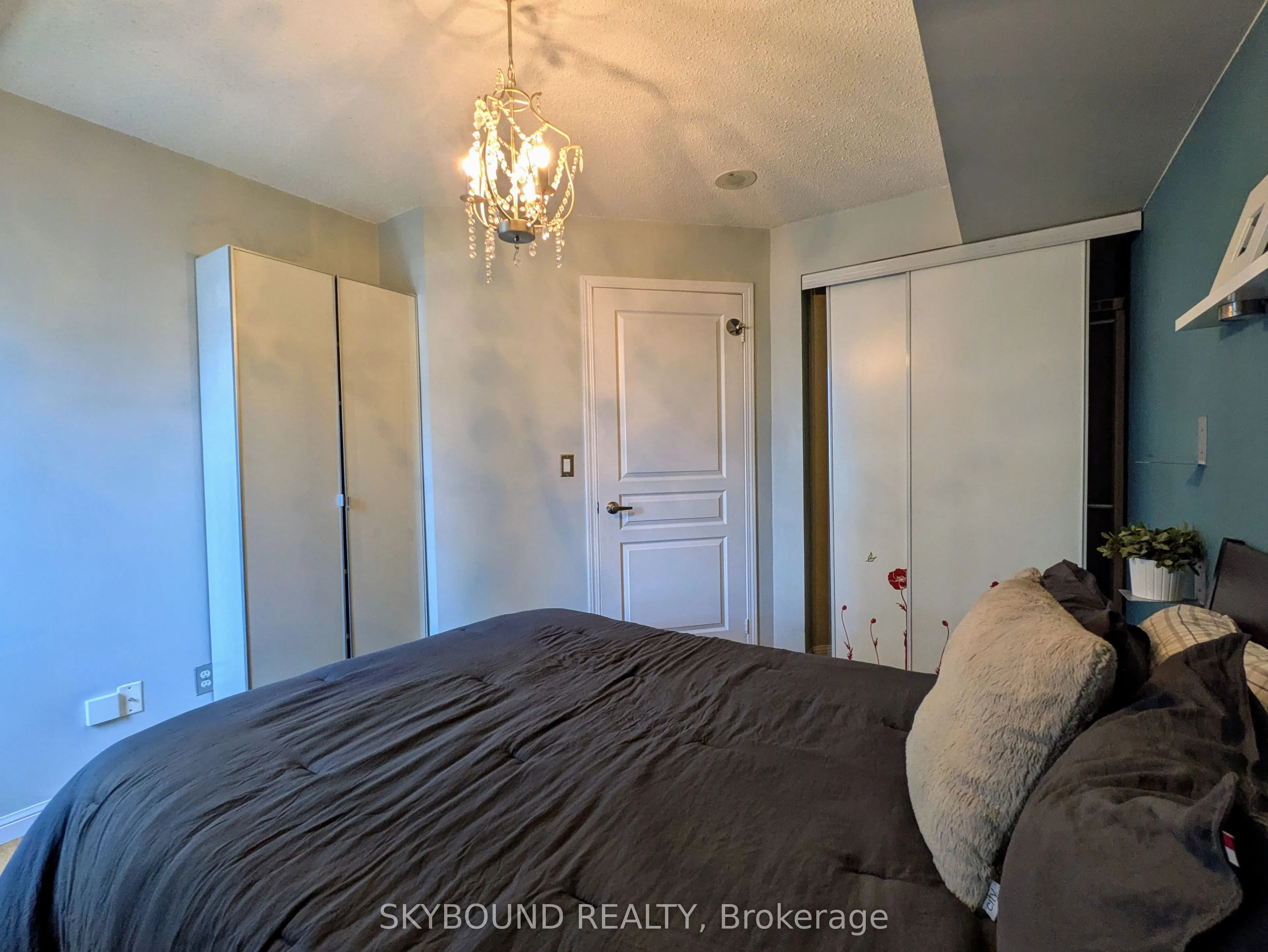 140 Simcoe Street, #PH1620
