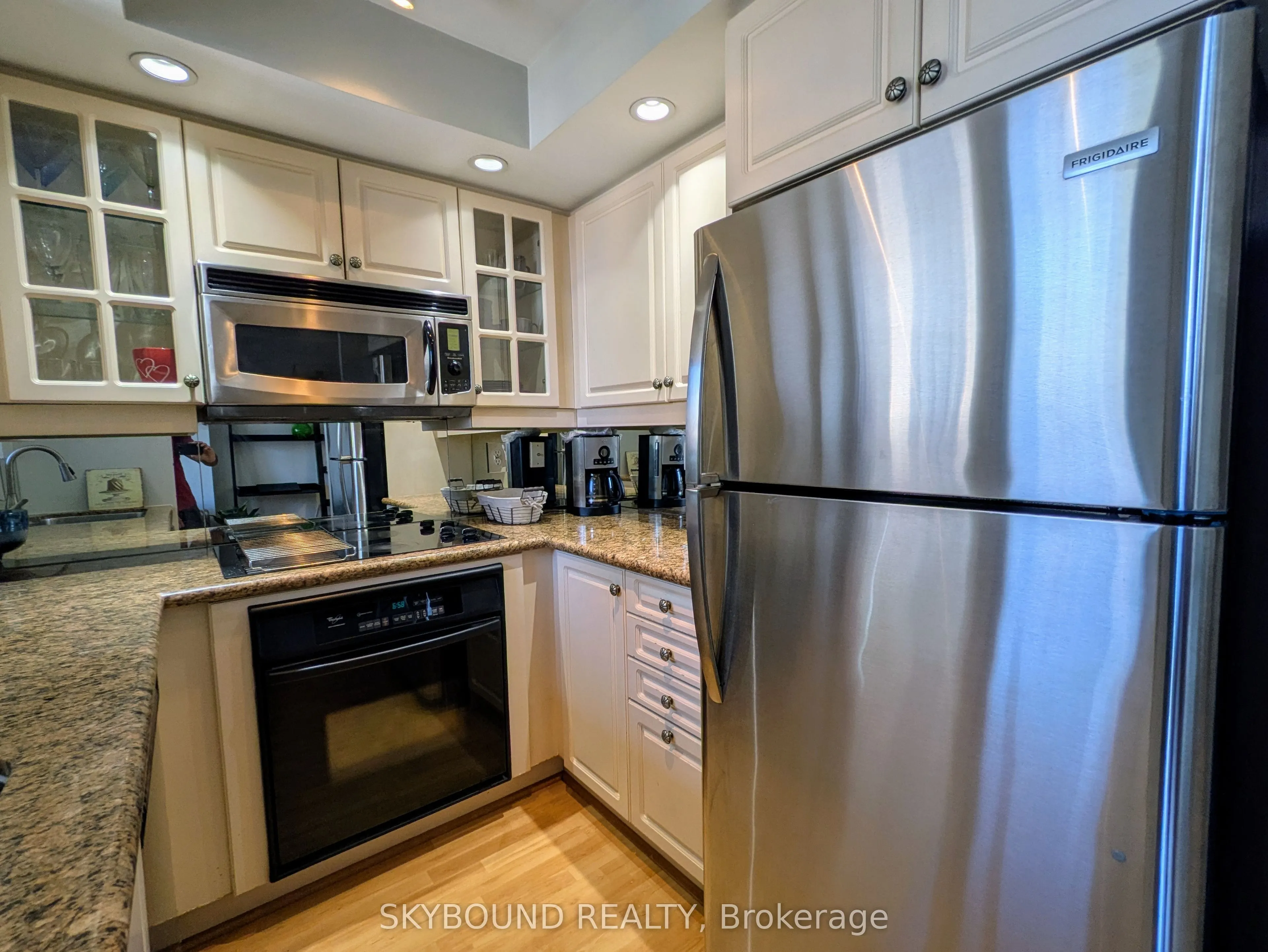 140 Simcoe Street, #PH1620