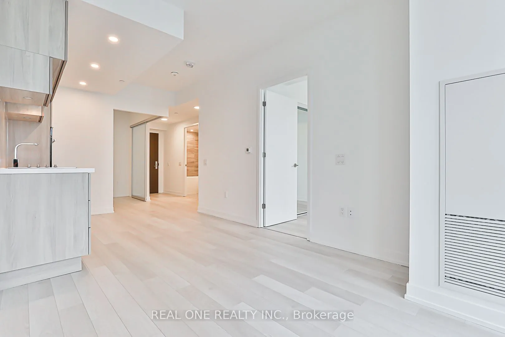 39 Roehampton Avenue E, #1710
