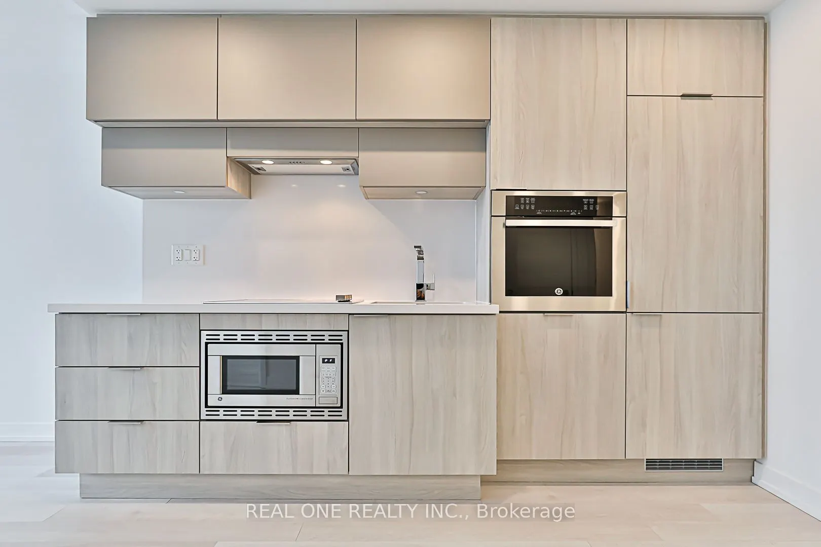 39 Roehampton Avenue E, #1710