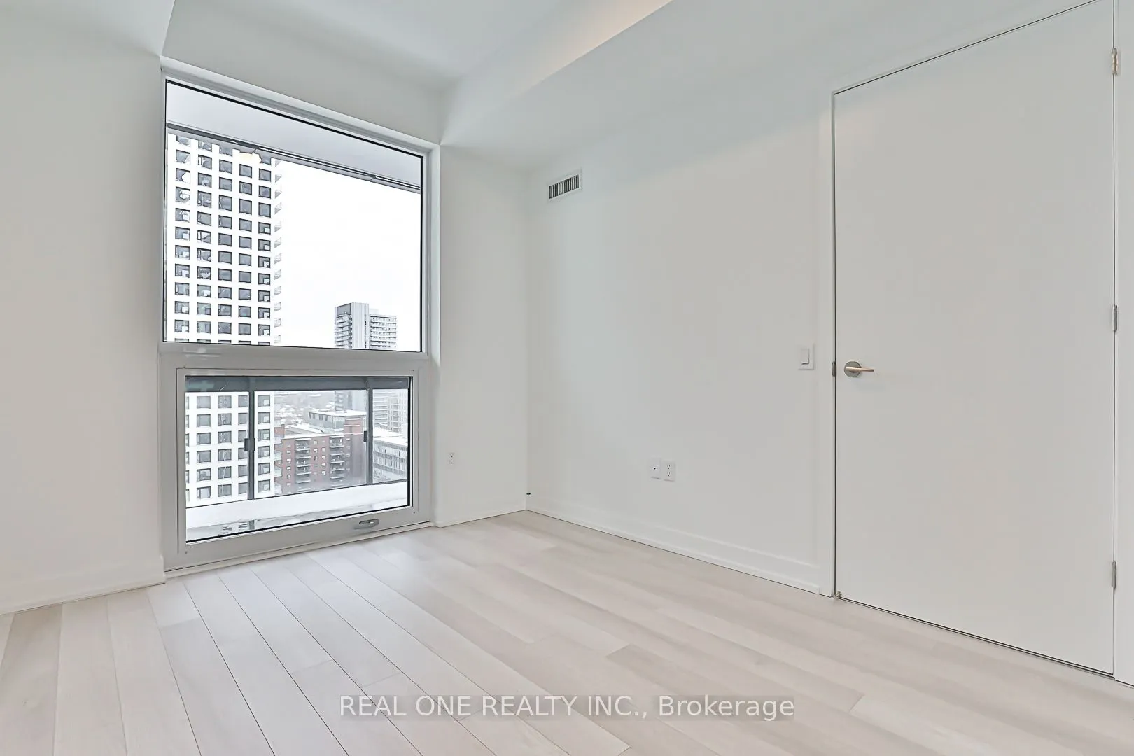 39 Roehampton Avenue E, #1710