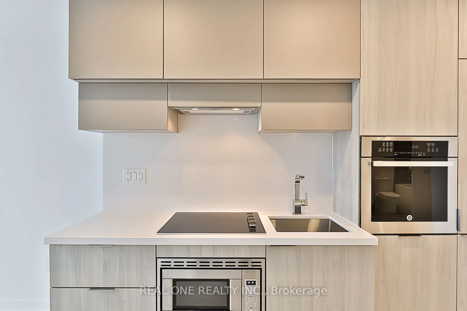 39 Roehampton Avenue E, #1710
