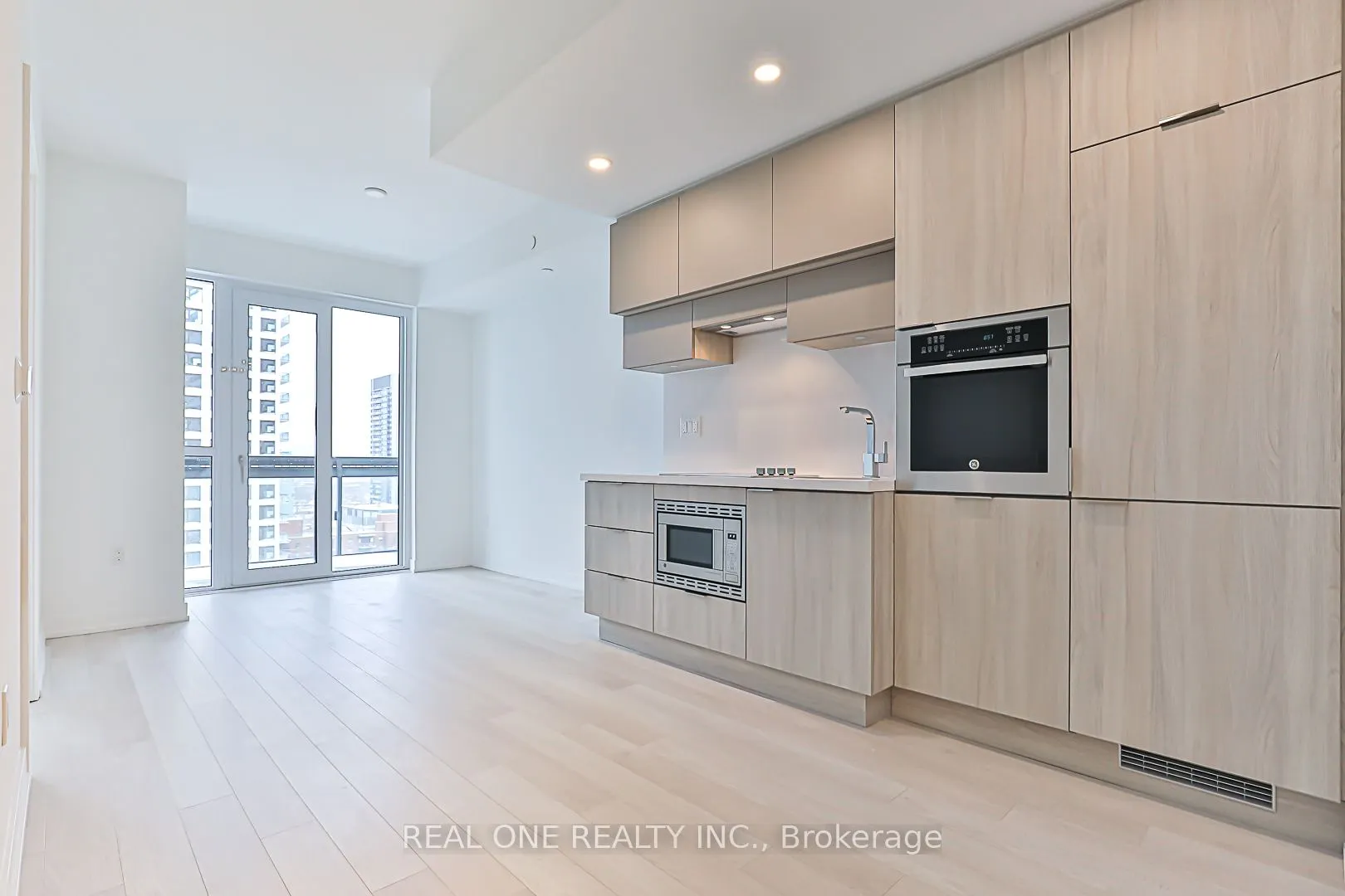 39 Roehampton Avenue E, #1710