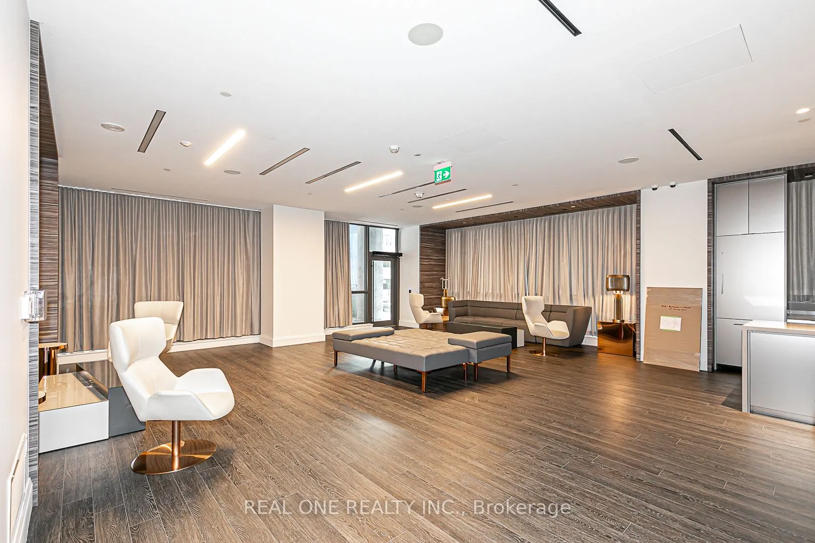 39 Roehampton Avenue E, #1710