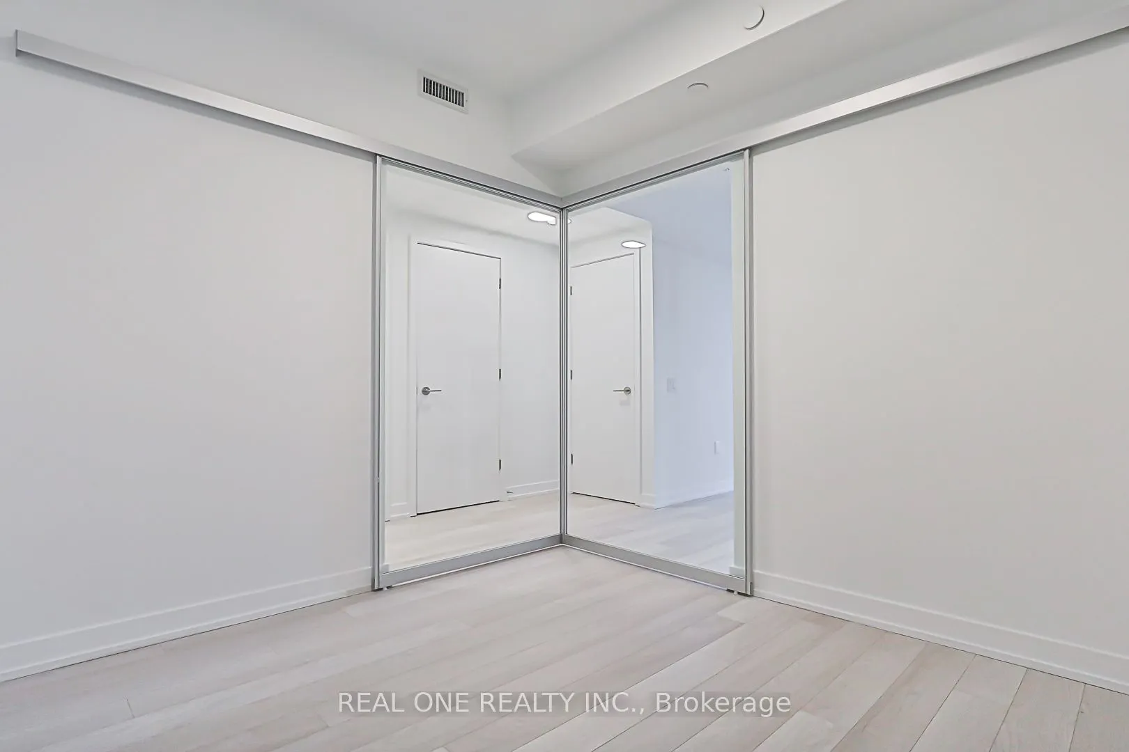 39 Roehampton Avenue E, #1710