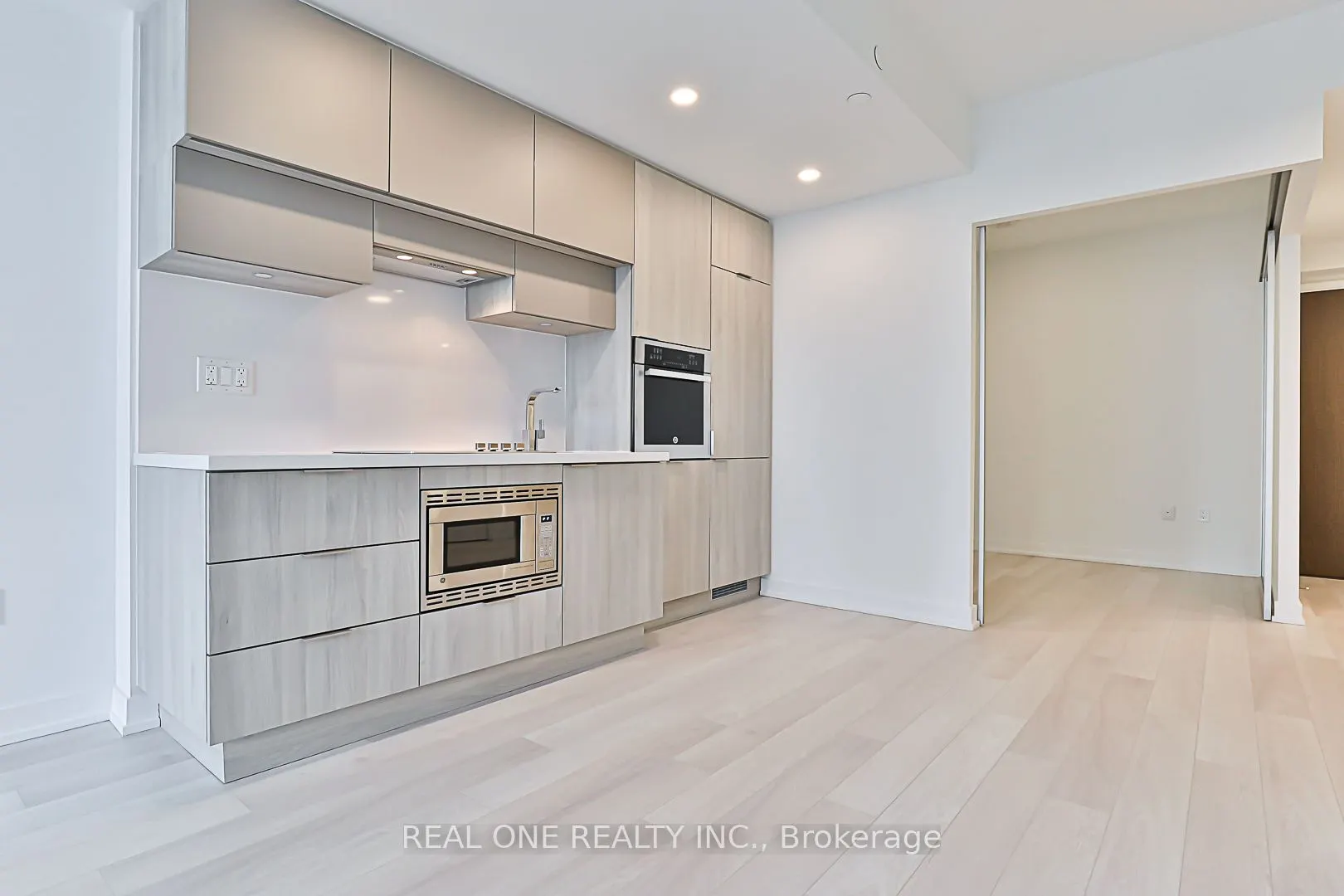 39 Roehampton Avenue E, #1710
