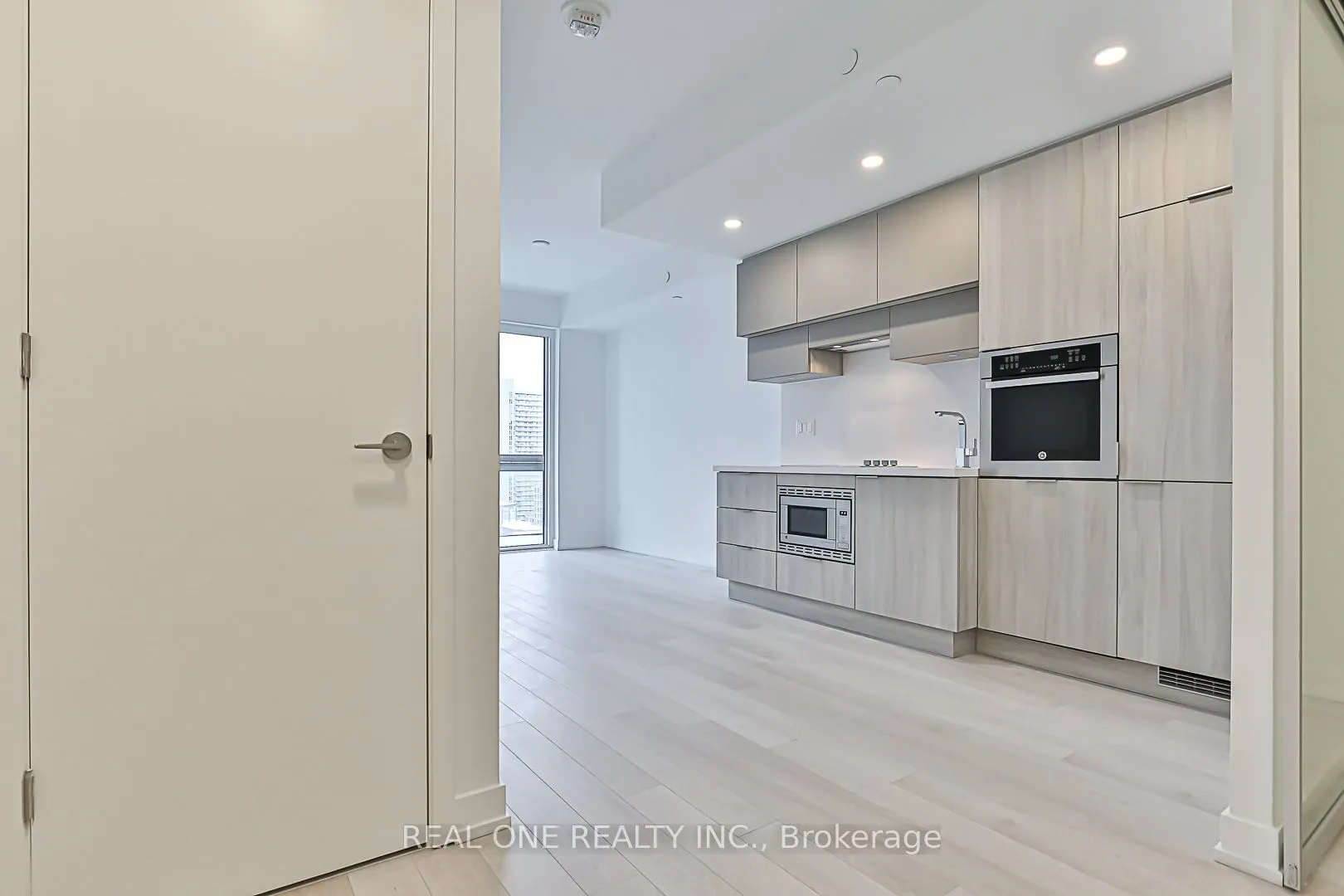 39 Roehampton Avenue E, #1710
