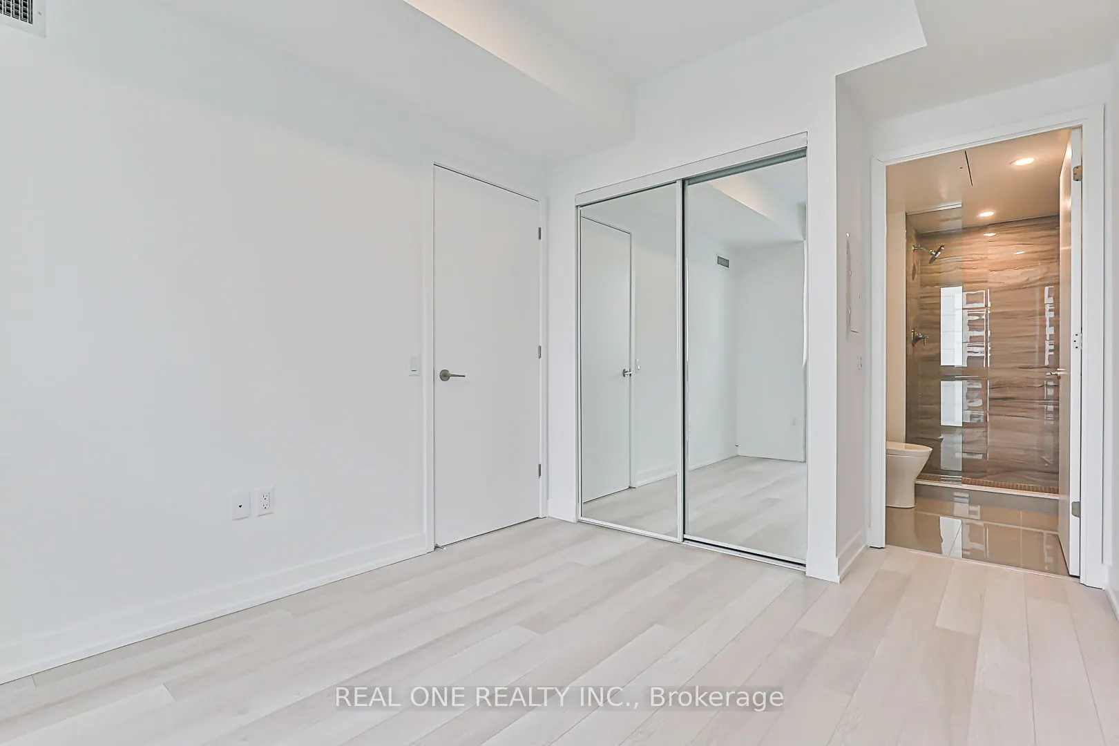 39 Roehampton Avenue E, #1710