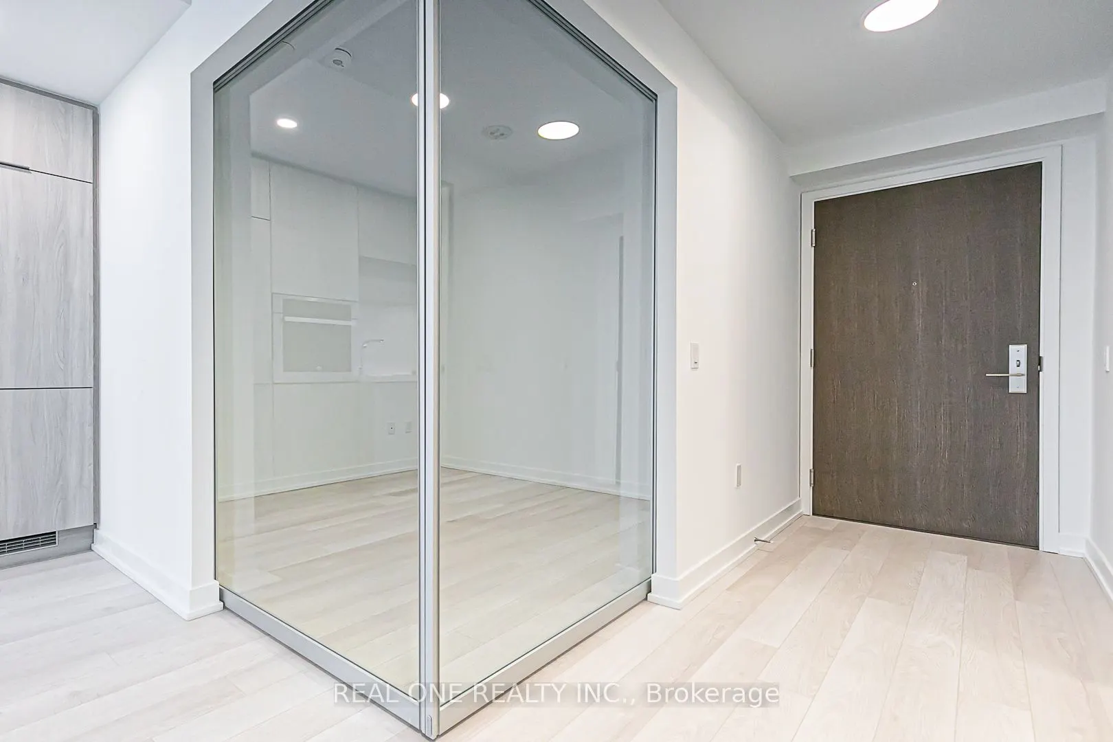 39 Roehampton Avenue E, #1710