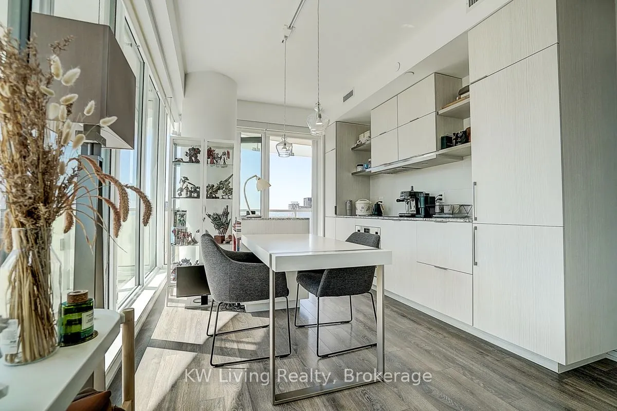 197 Yonge Street, #2809