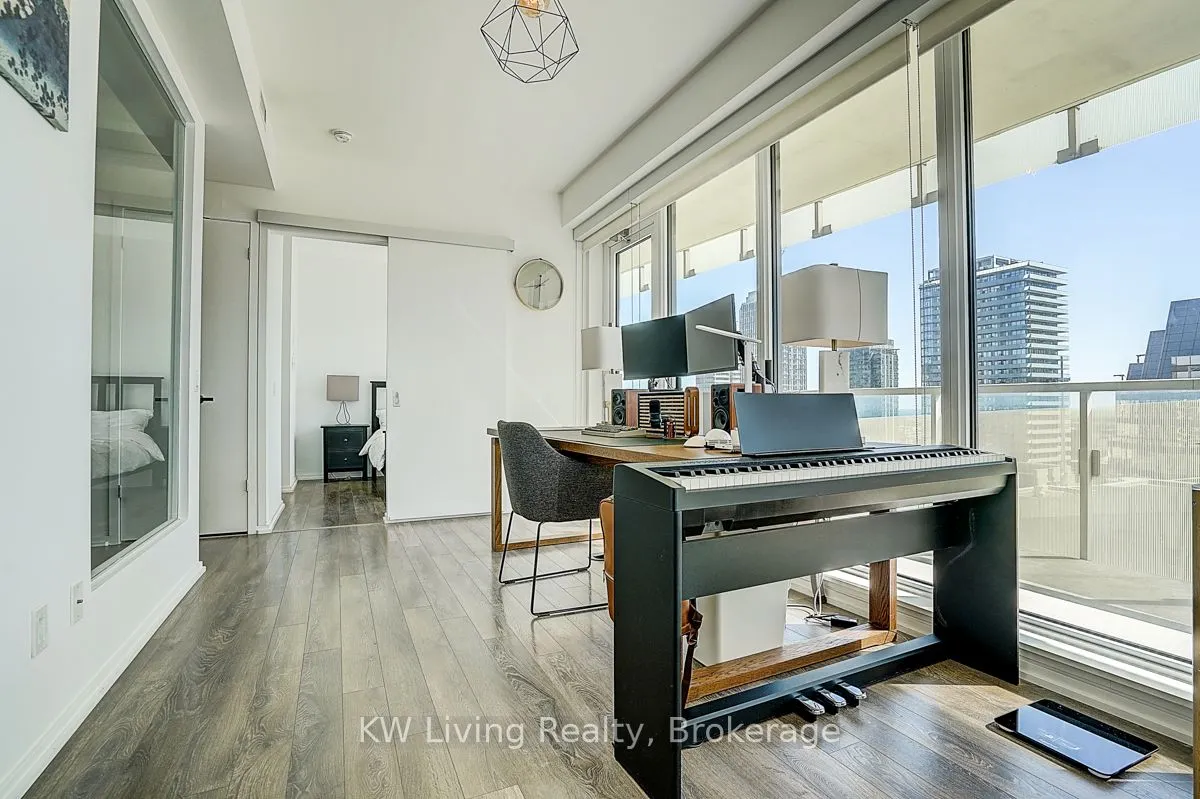 197 Yonge Street, #2809