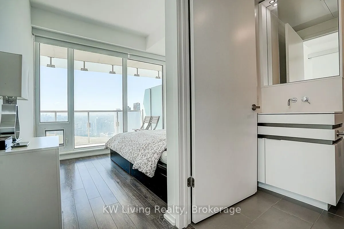 197 Yonge Street, #2809