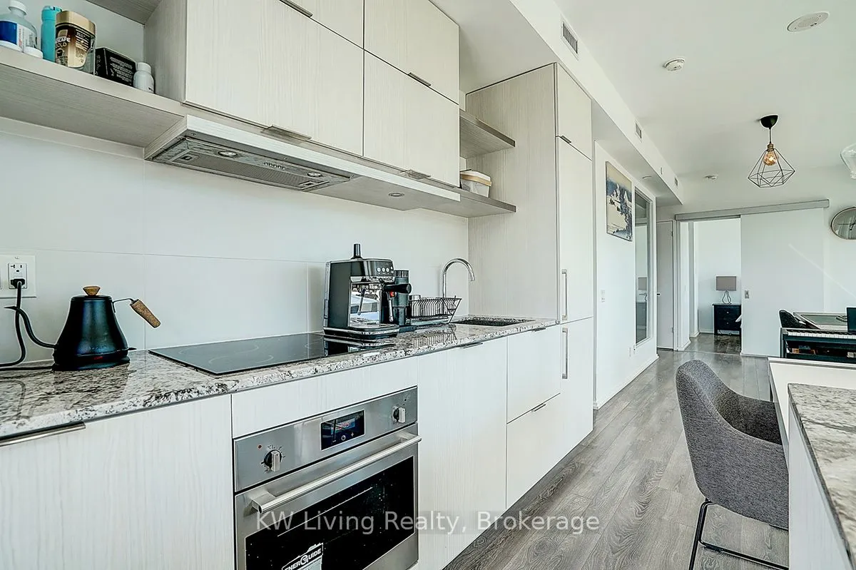 197 Yonge Street, #2809