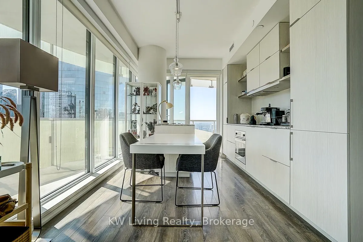 197 Yonge Street, #2809