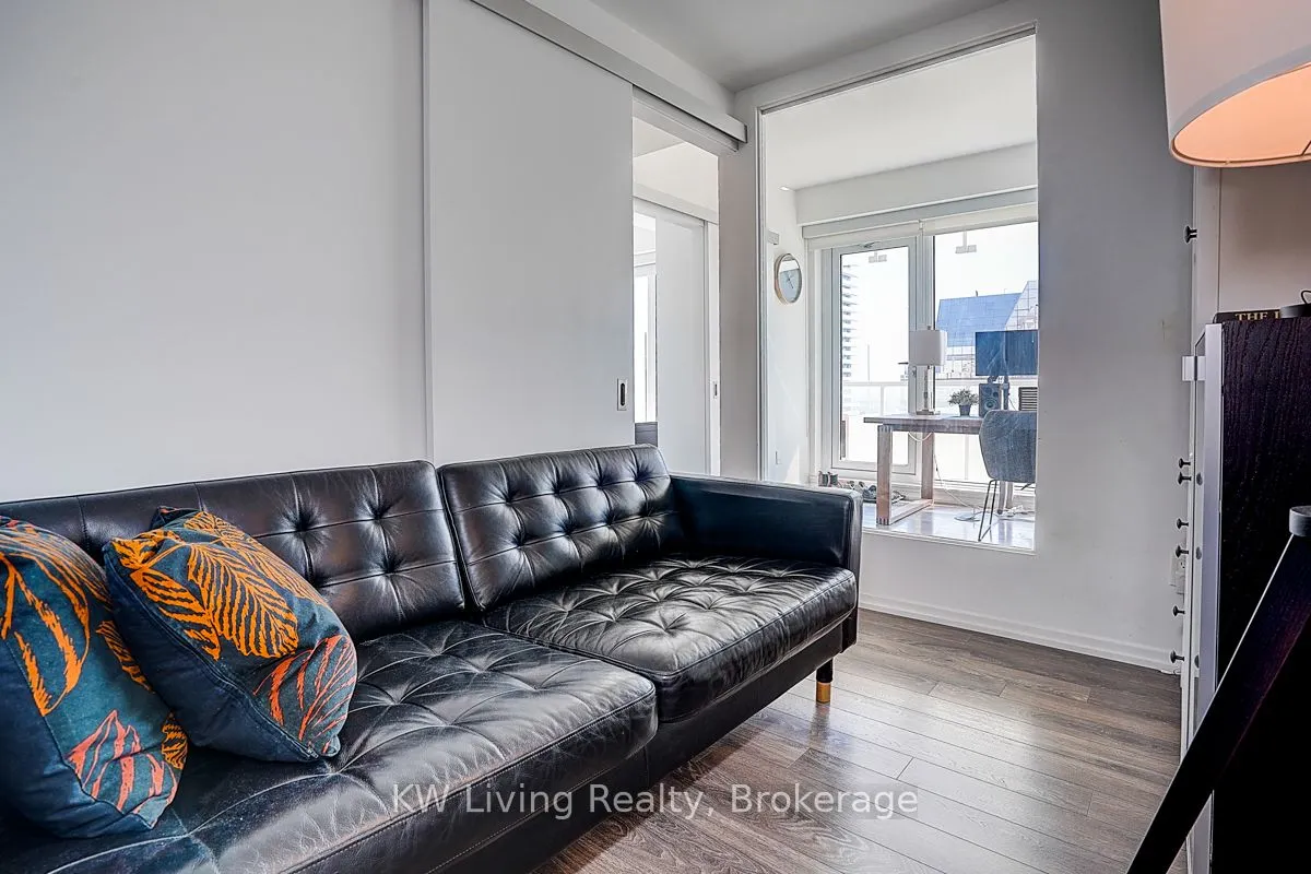 197 Yonge Street, #2809