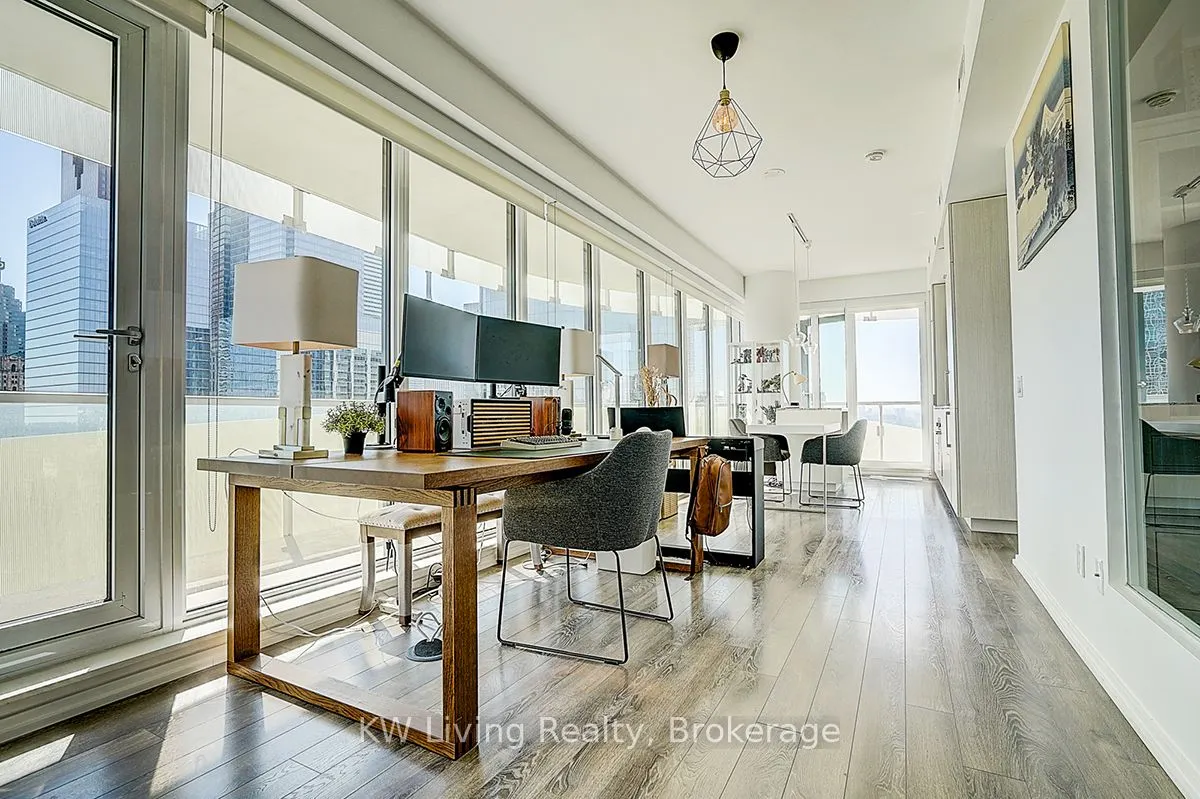 197 Yonge Street, #2809