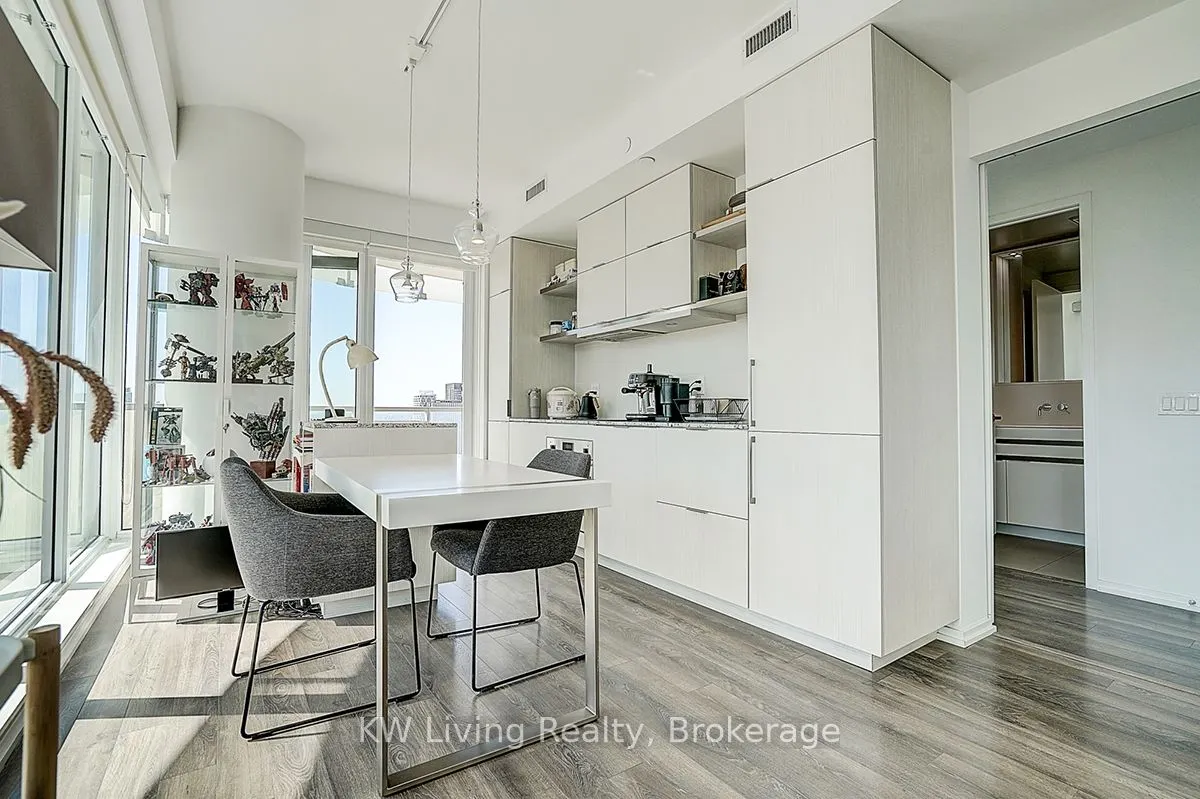 197 Yonge Street, #2809