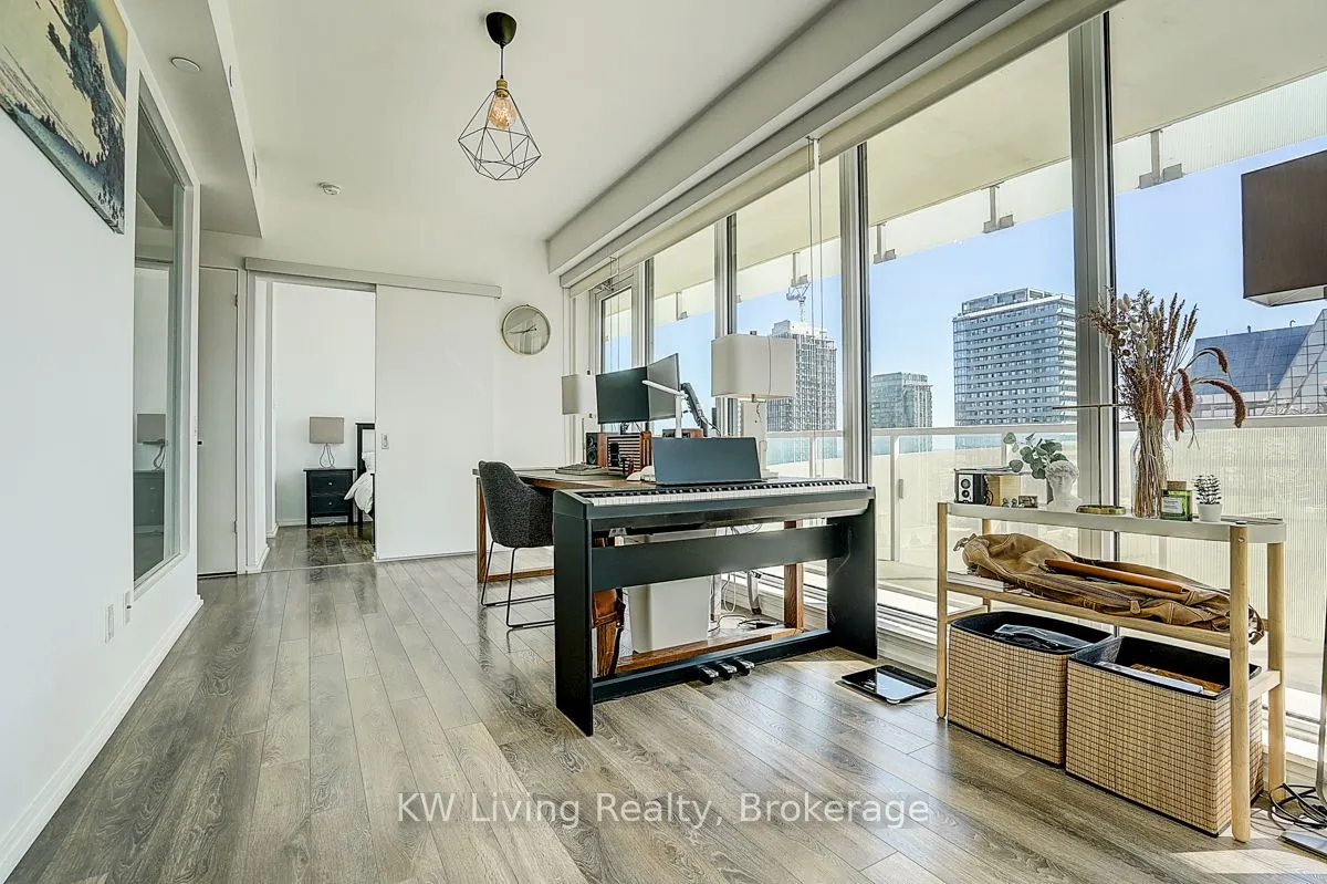 197 Yonge Street, #2809