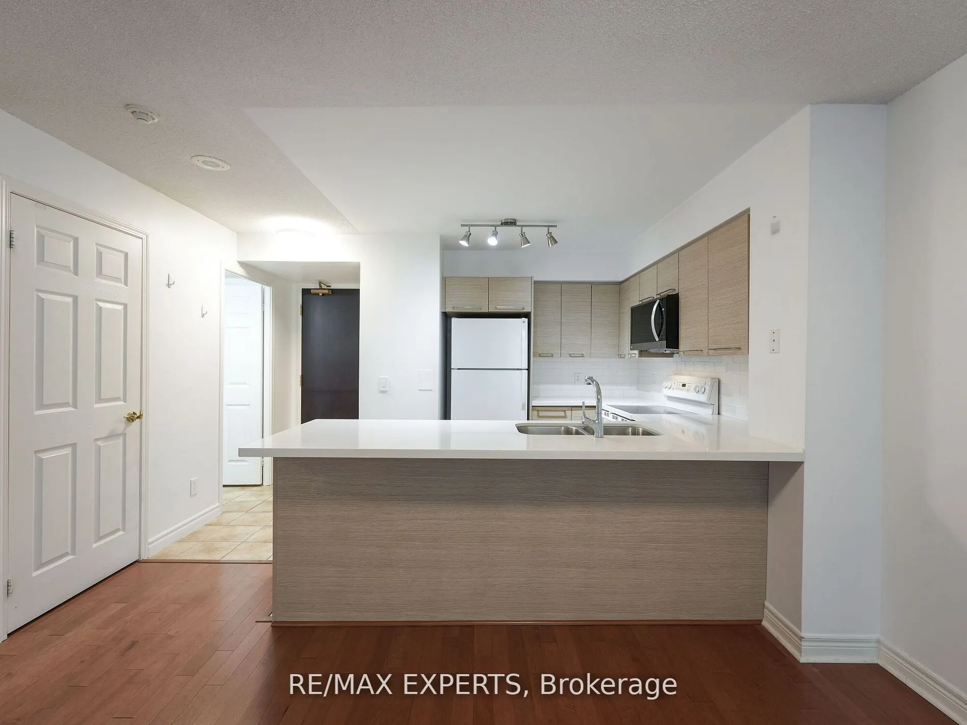 30 Grand Trunk Crescent, #812
