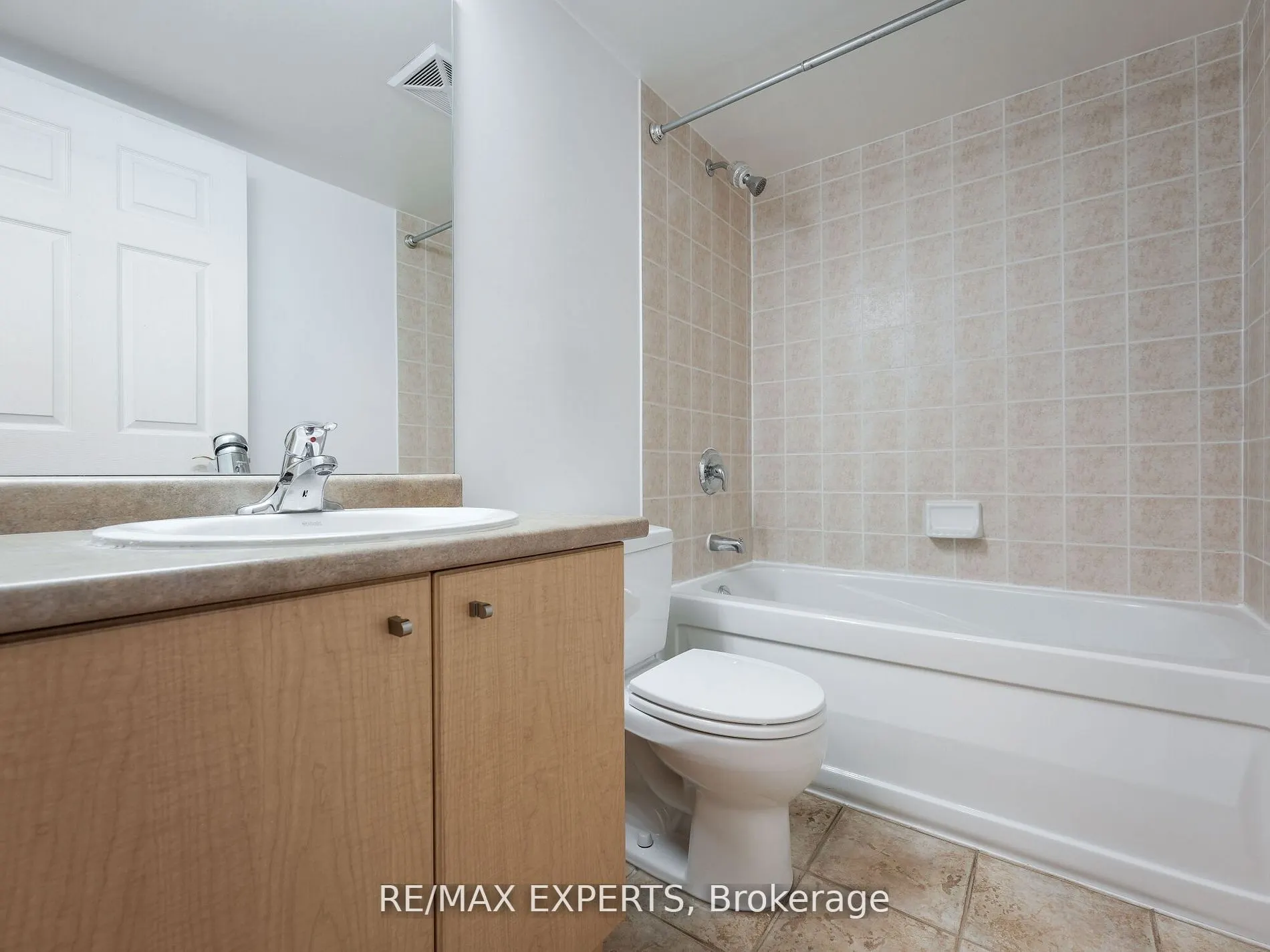 30 Grand Trunk Crescent, #812