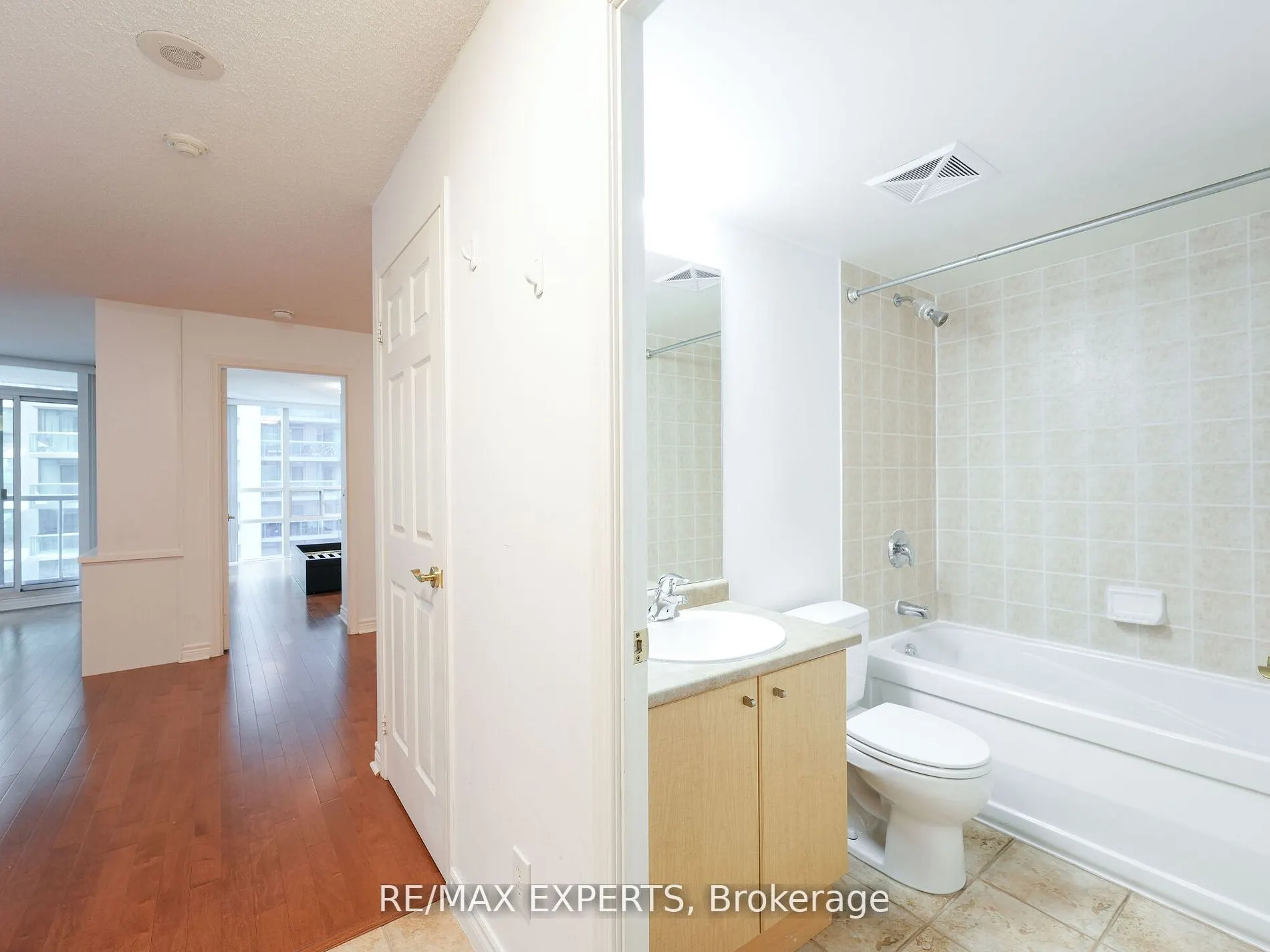 30 Grand Trunk Crescent, #812