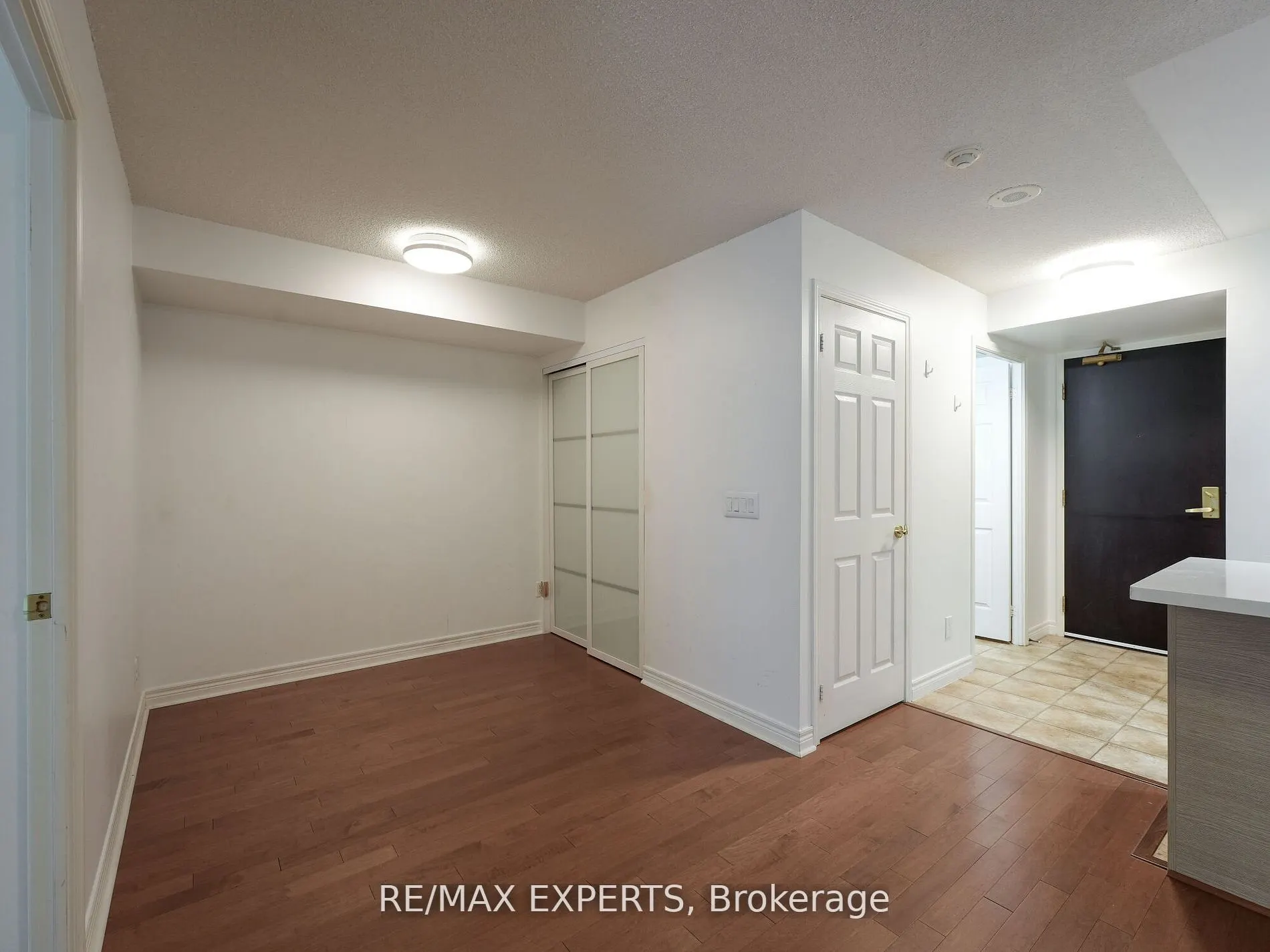 30 Grand Trunk Crescent, #812