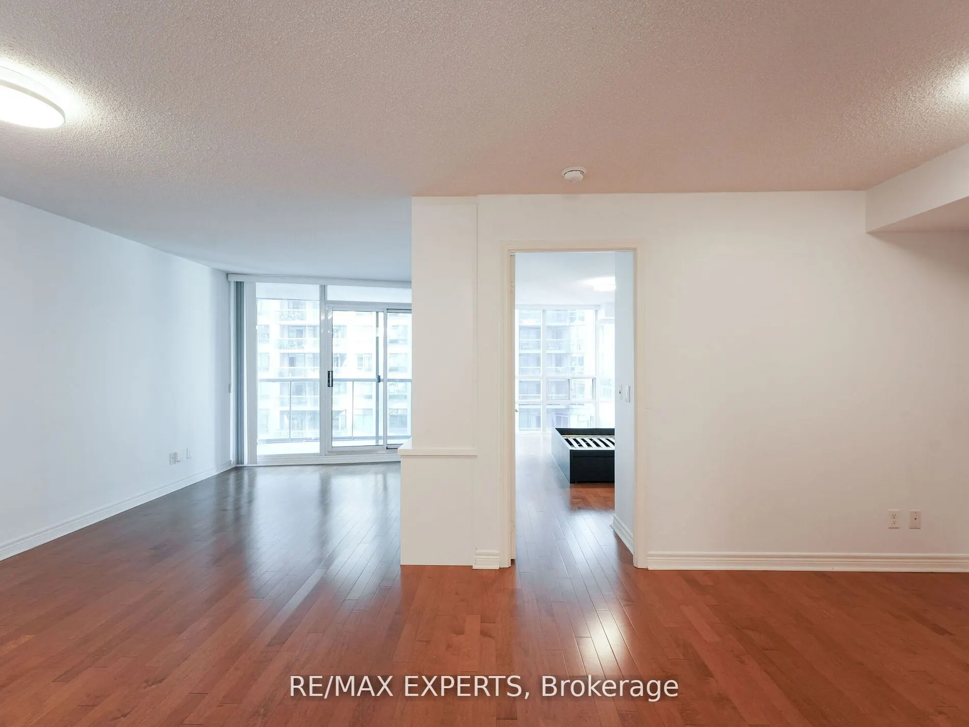 30 Grand Trunk Crescent, #812