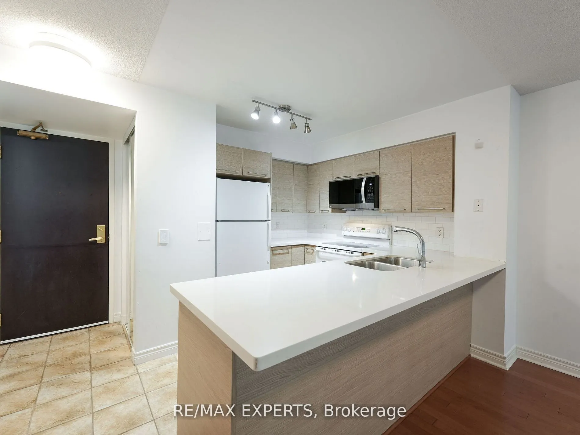 30 Grand Trunk Crescent, #812