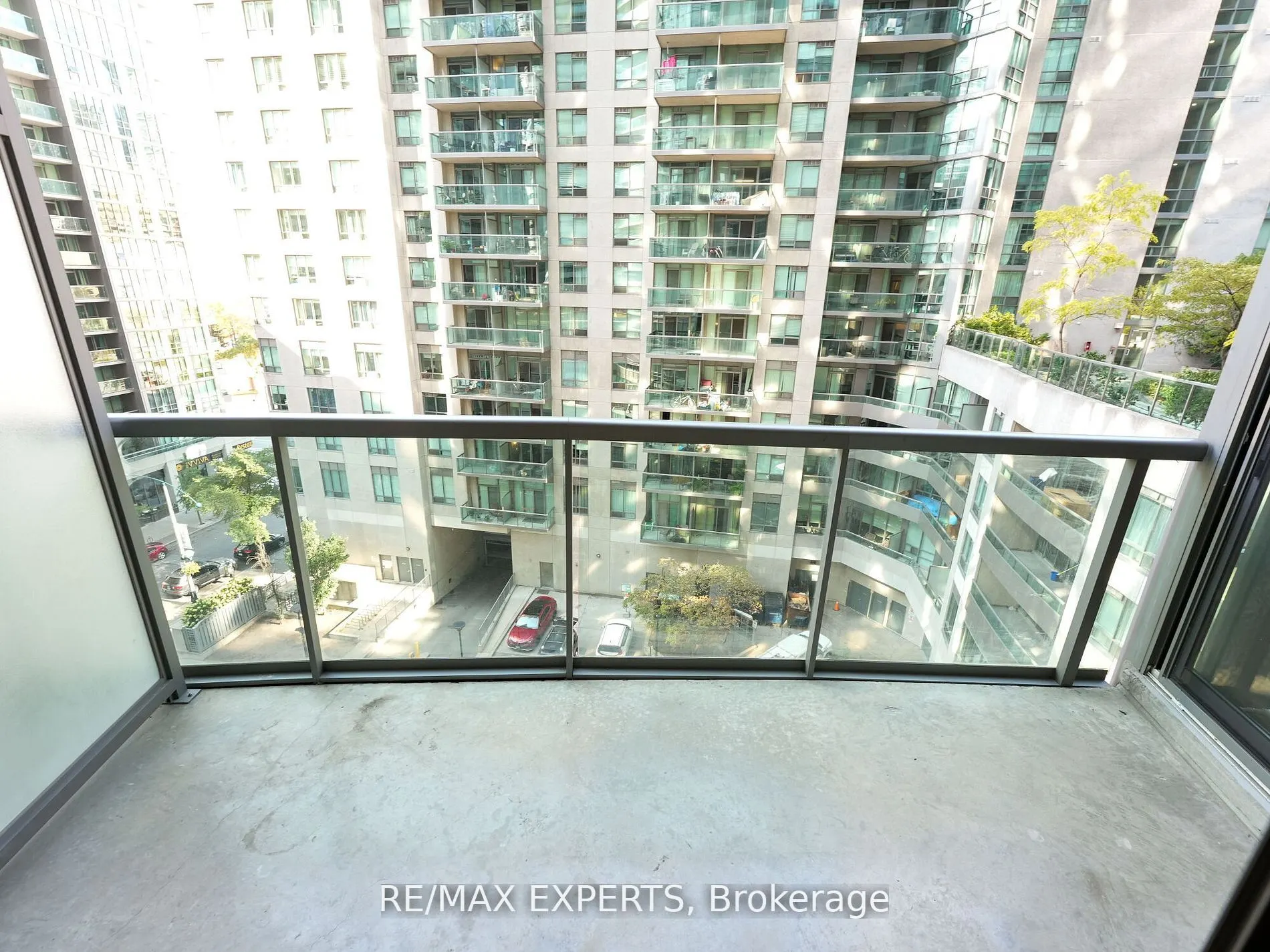 30 Grand Trunk Crescent, #812
