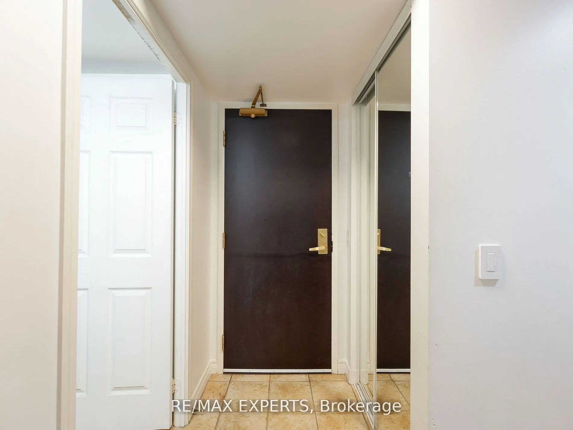 30 Grand Trunk Crescent, #812