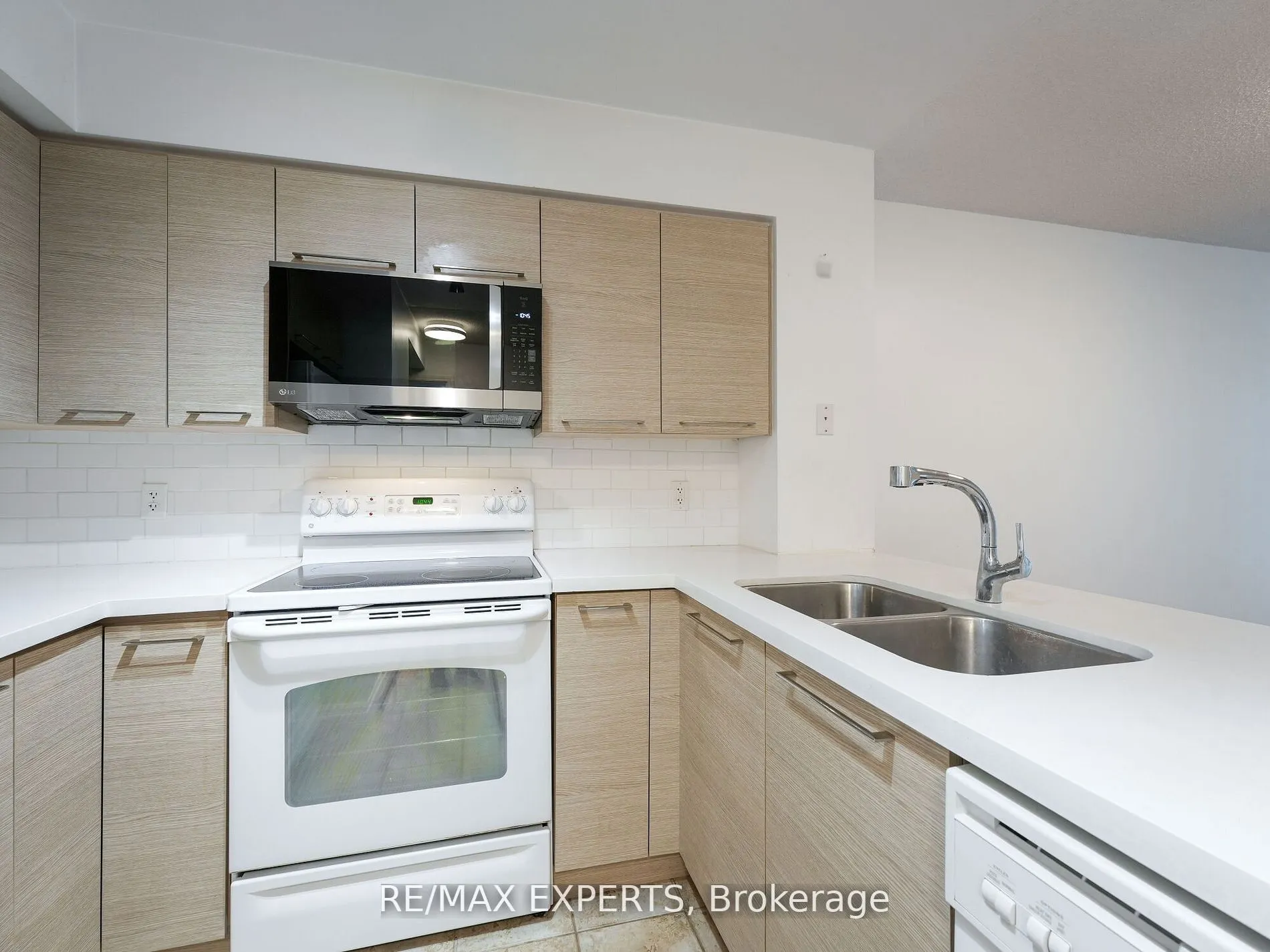 30 Grand Trunk Crescent, #812