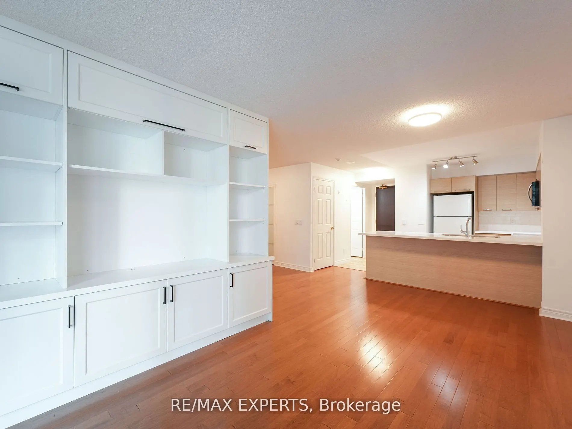 30 Grand Trunk Crescent, #812