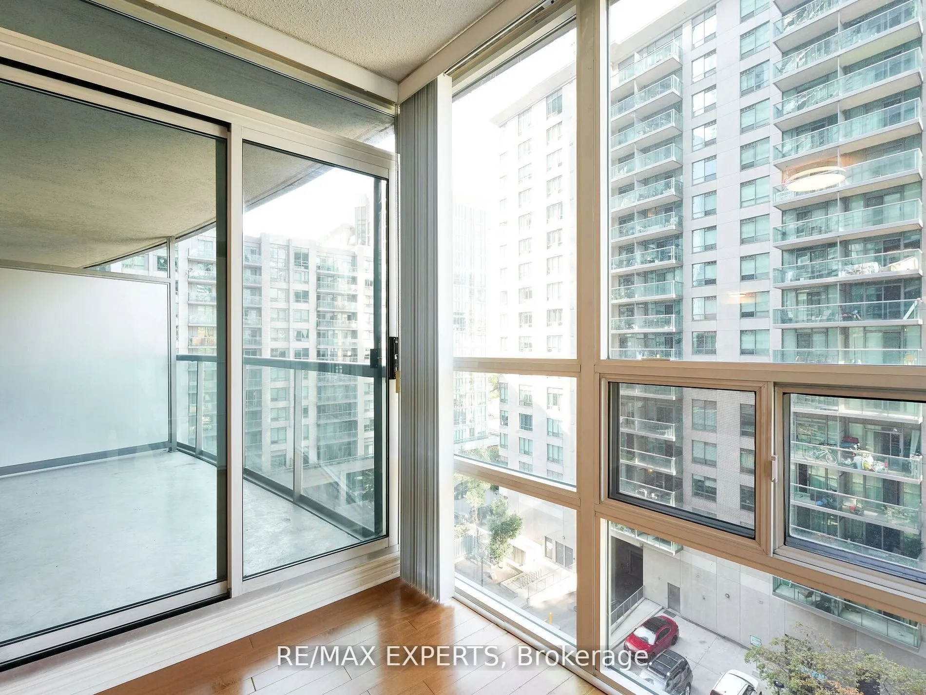 30 Grand Trunk Crescent, #812