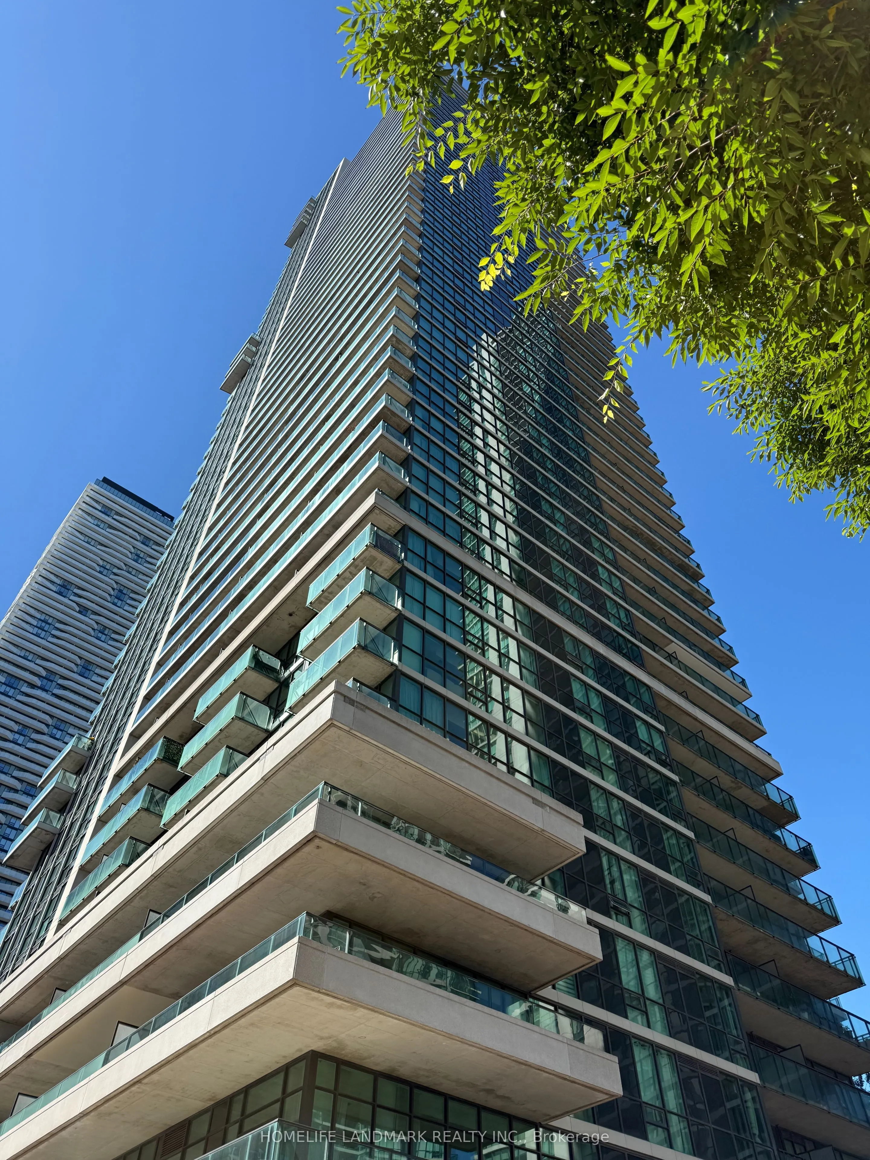 33 Bay Street, #301