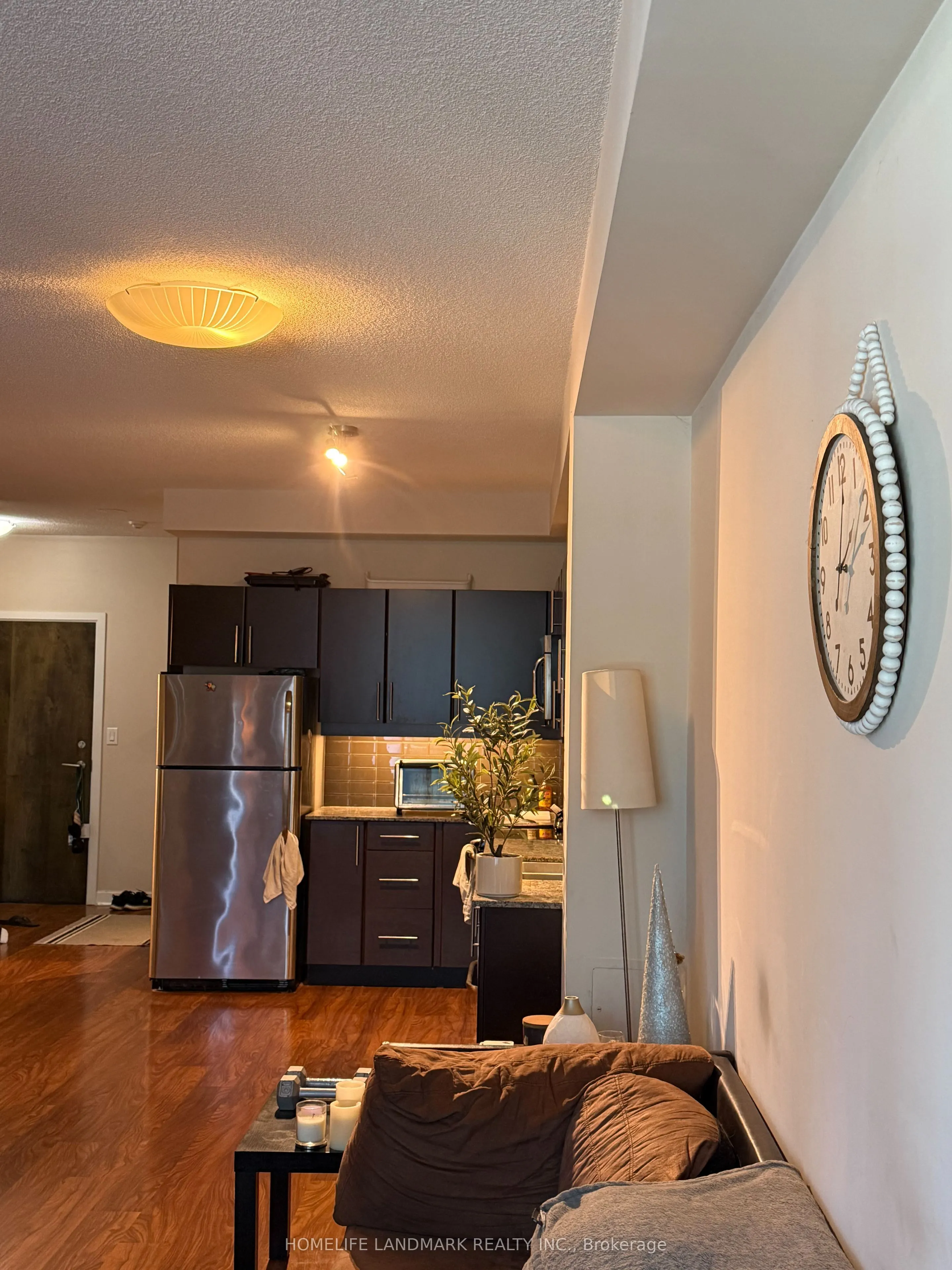 33 Bay Street, #301