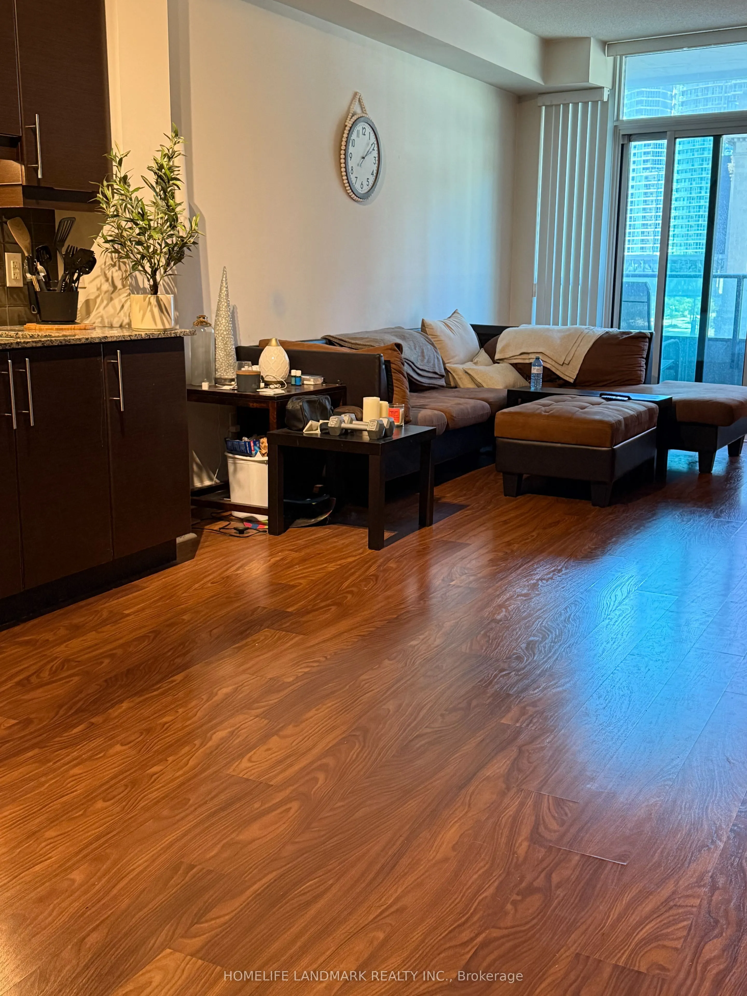 33 Bay Street, #301