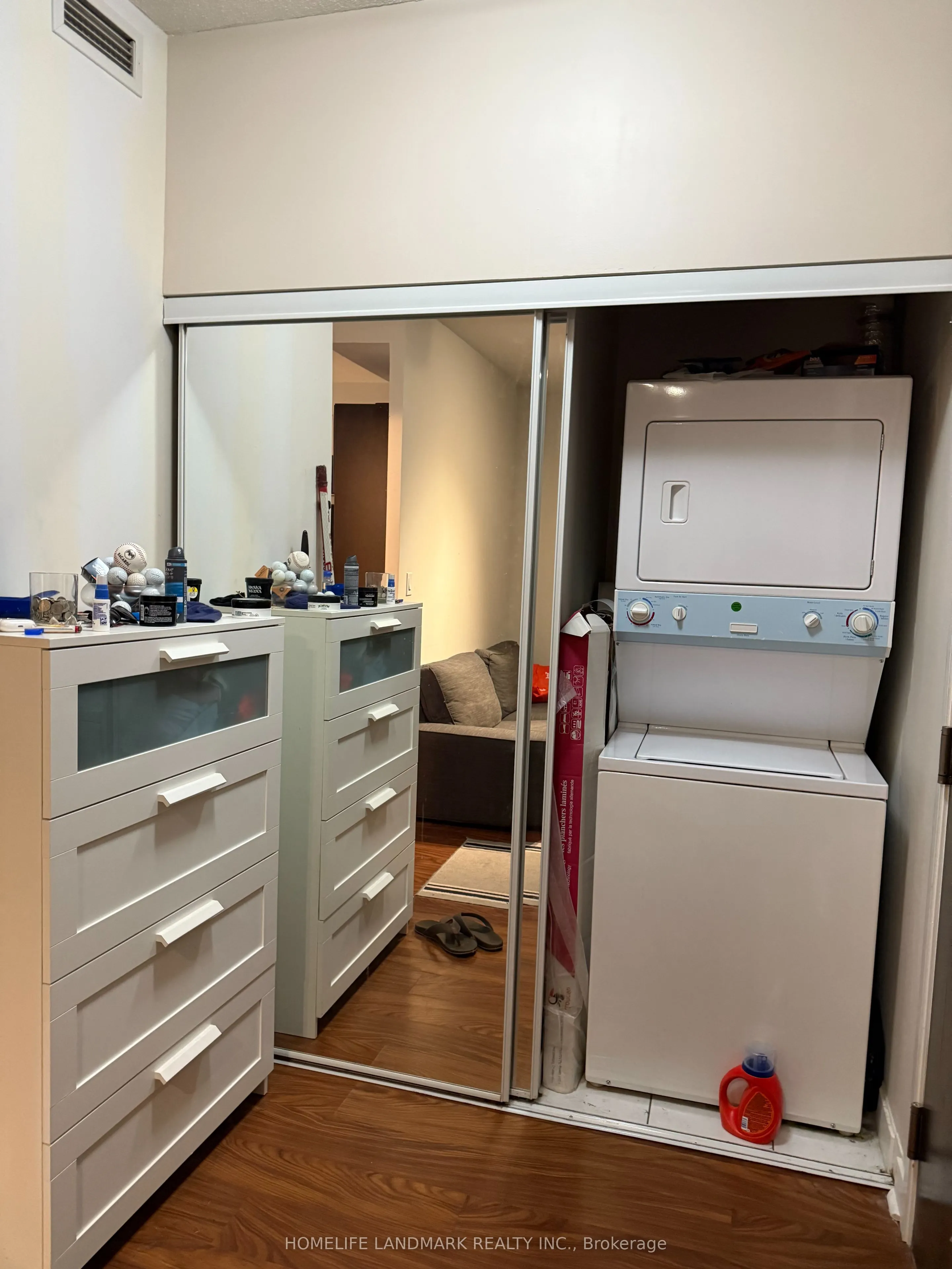 33 Bay Street, #301