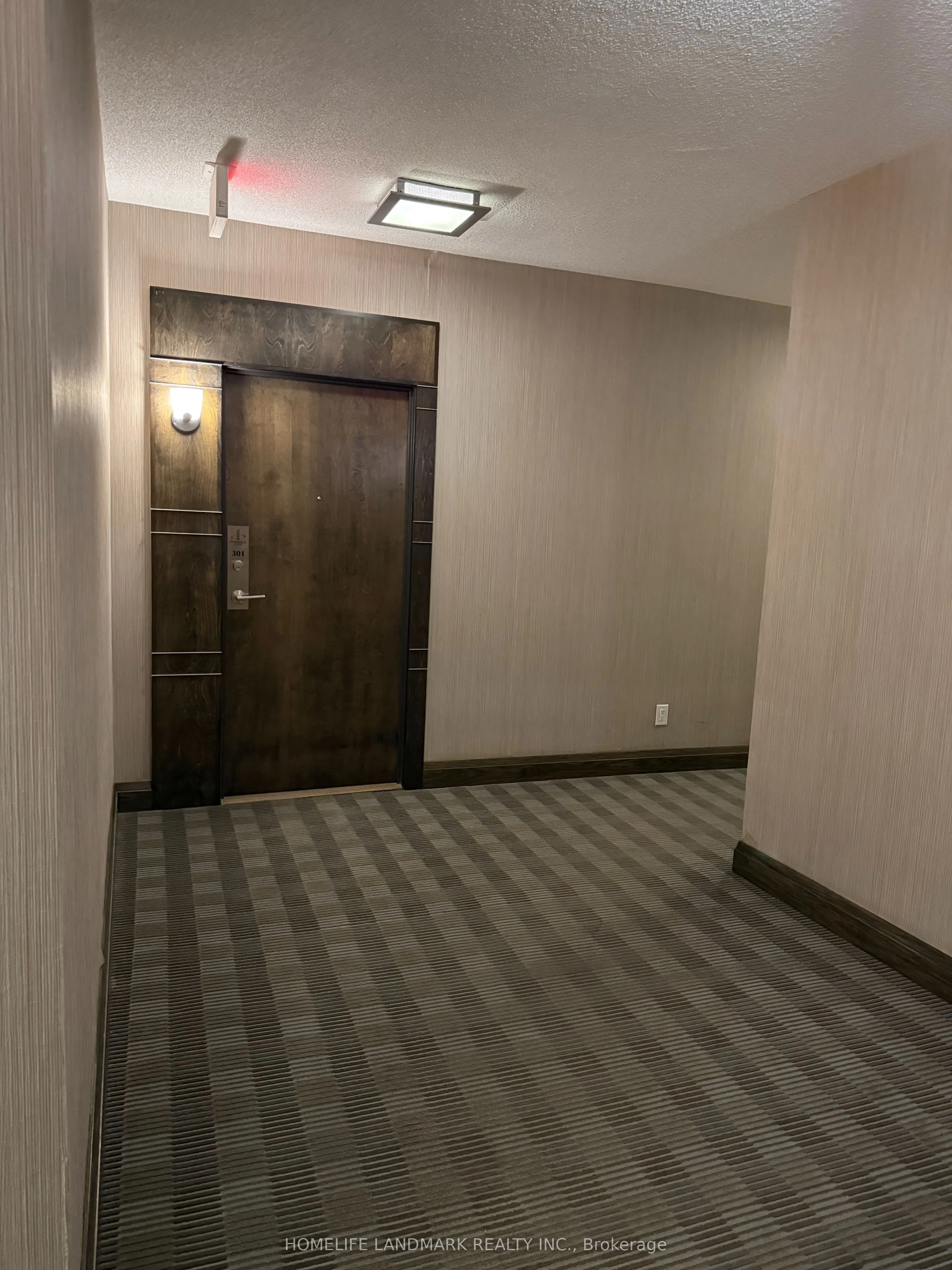33 Bay Street, #301