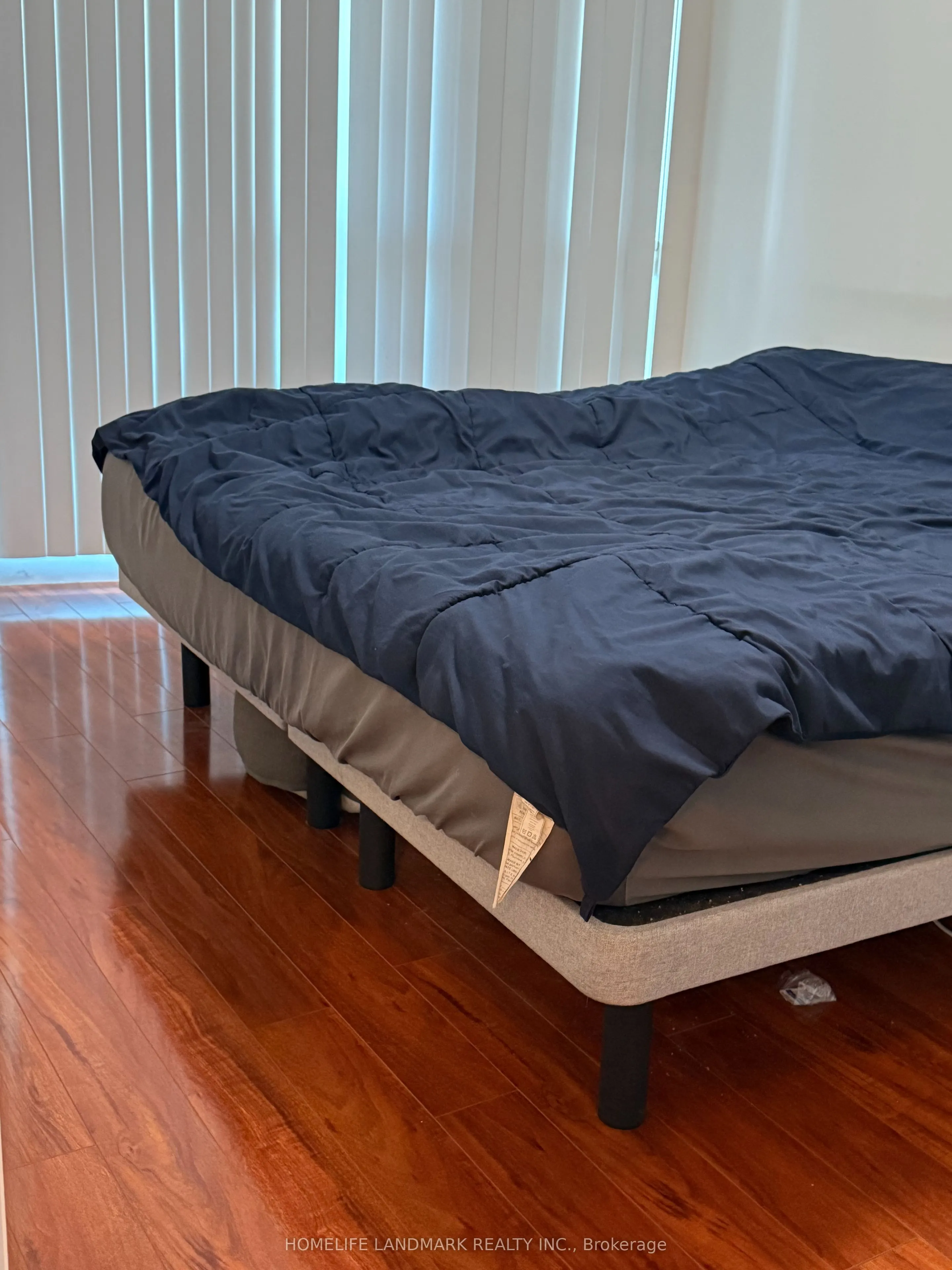 33 Bay Street, #301