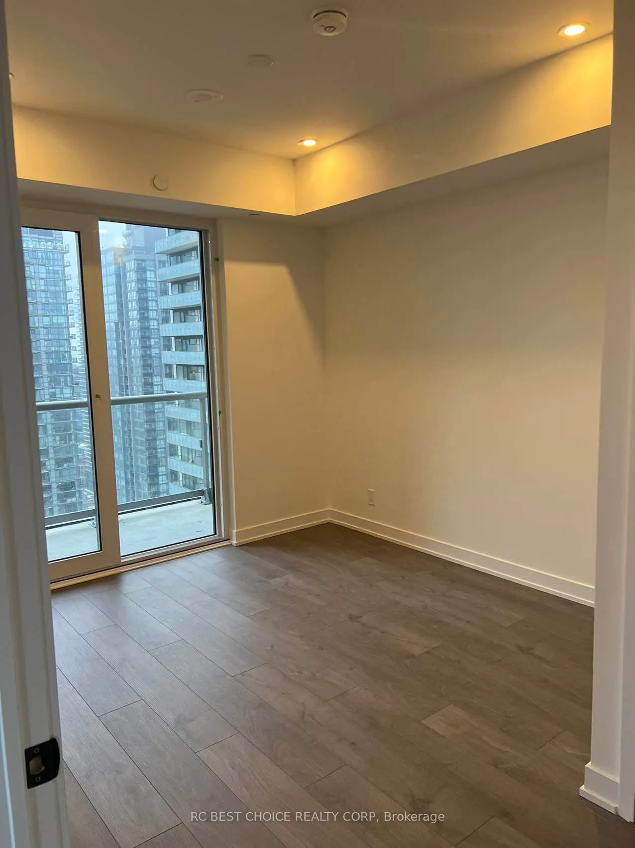 108 Peter Street, #3702