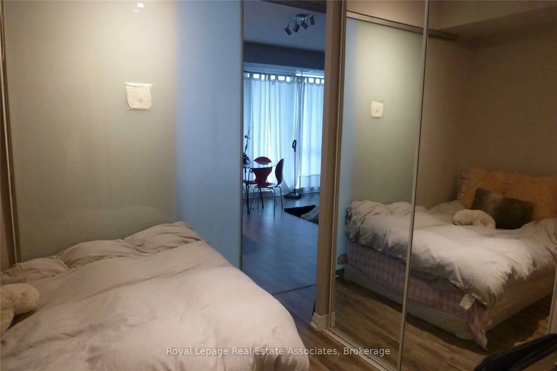220 Victoria Street, #1206