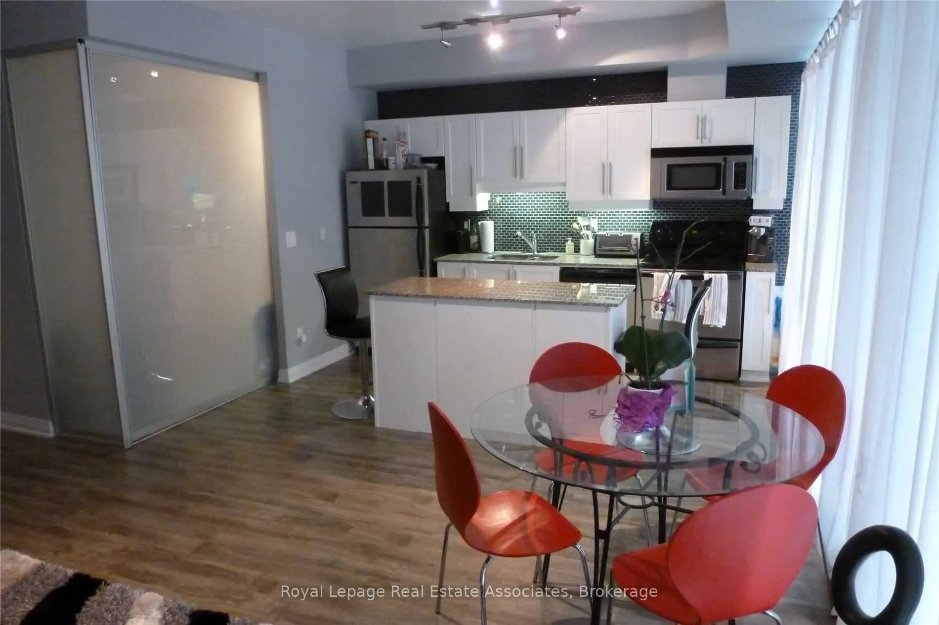 220 Victoria Street, #1206